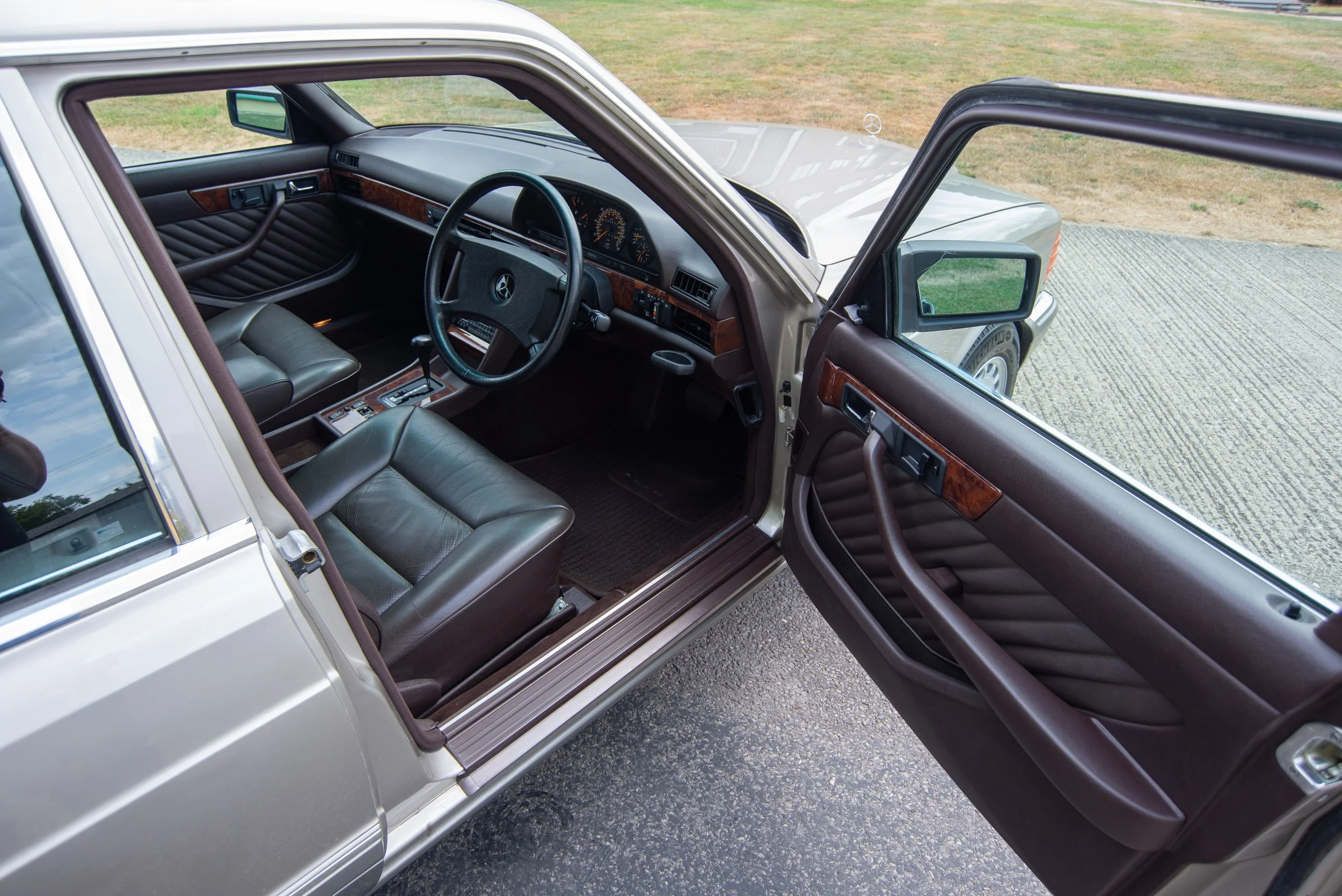 Mercedes 300SEL-4.jpg