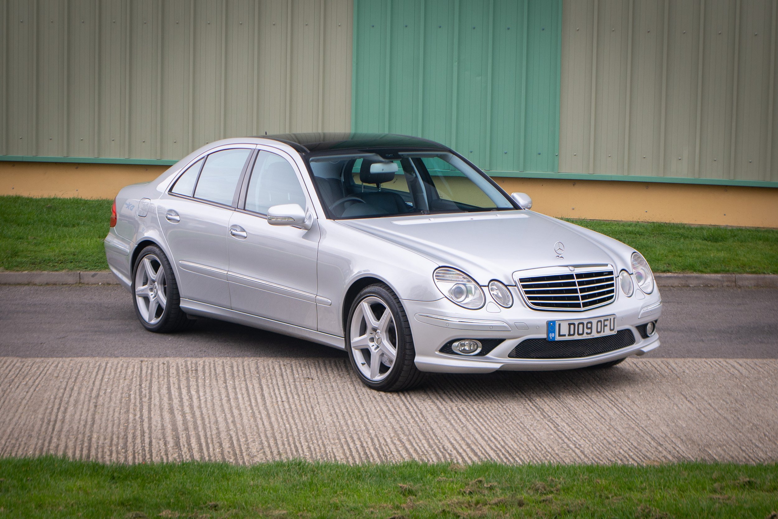Mercedes E500-24.jpg