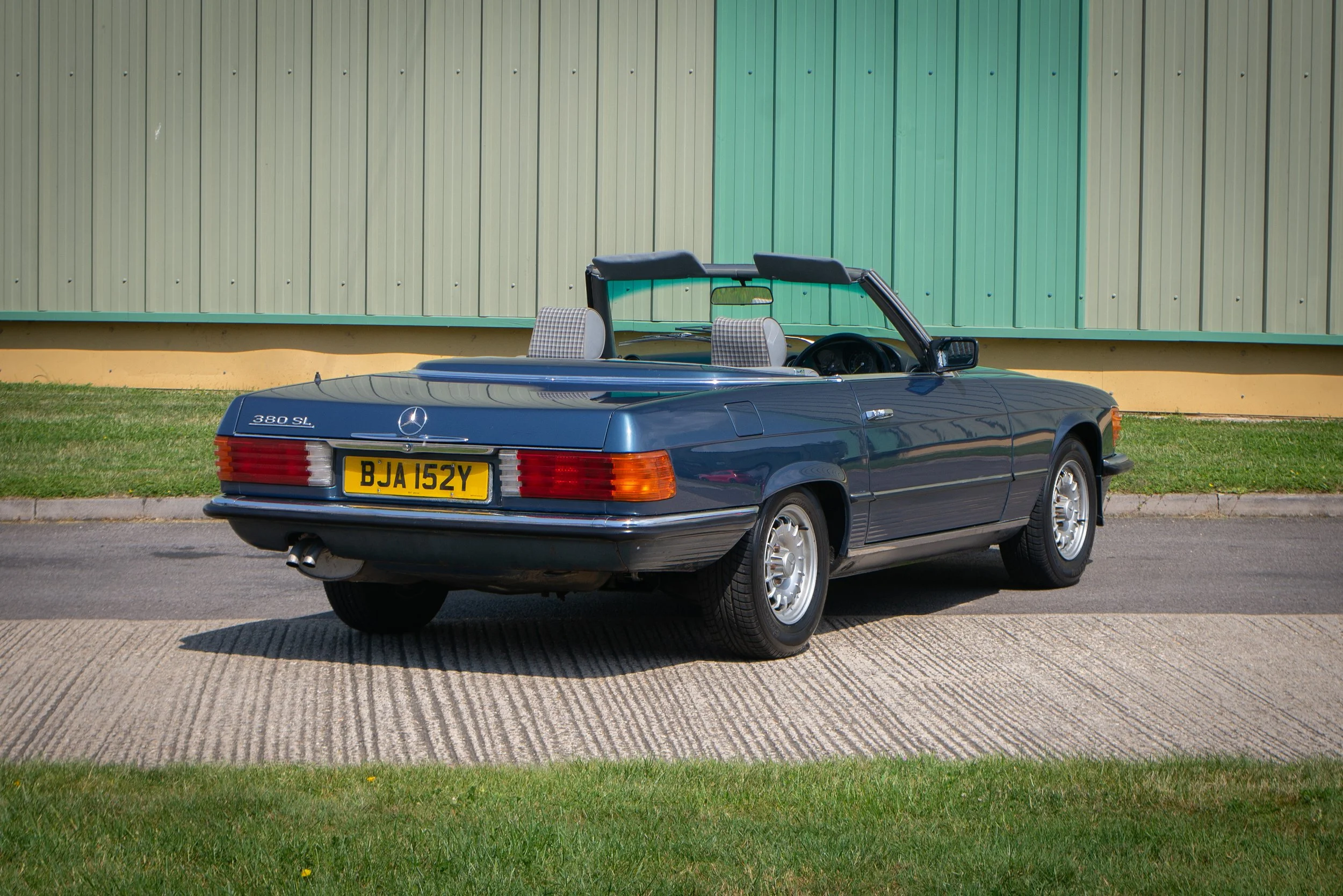 Mercedes 380SL-28.jpg