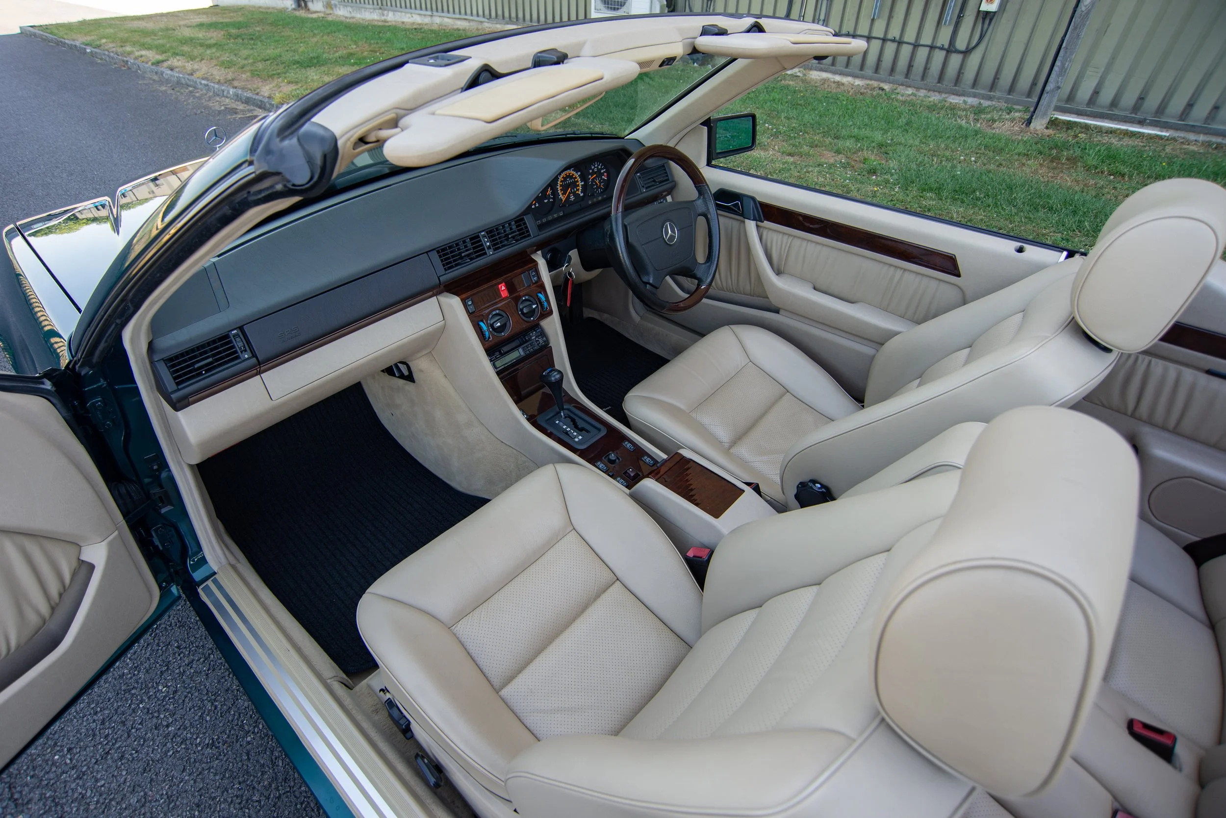Mercedes E320 Cabriolet2-5.jpg