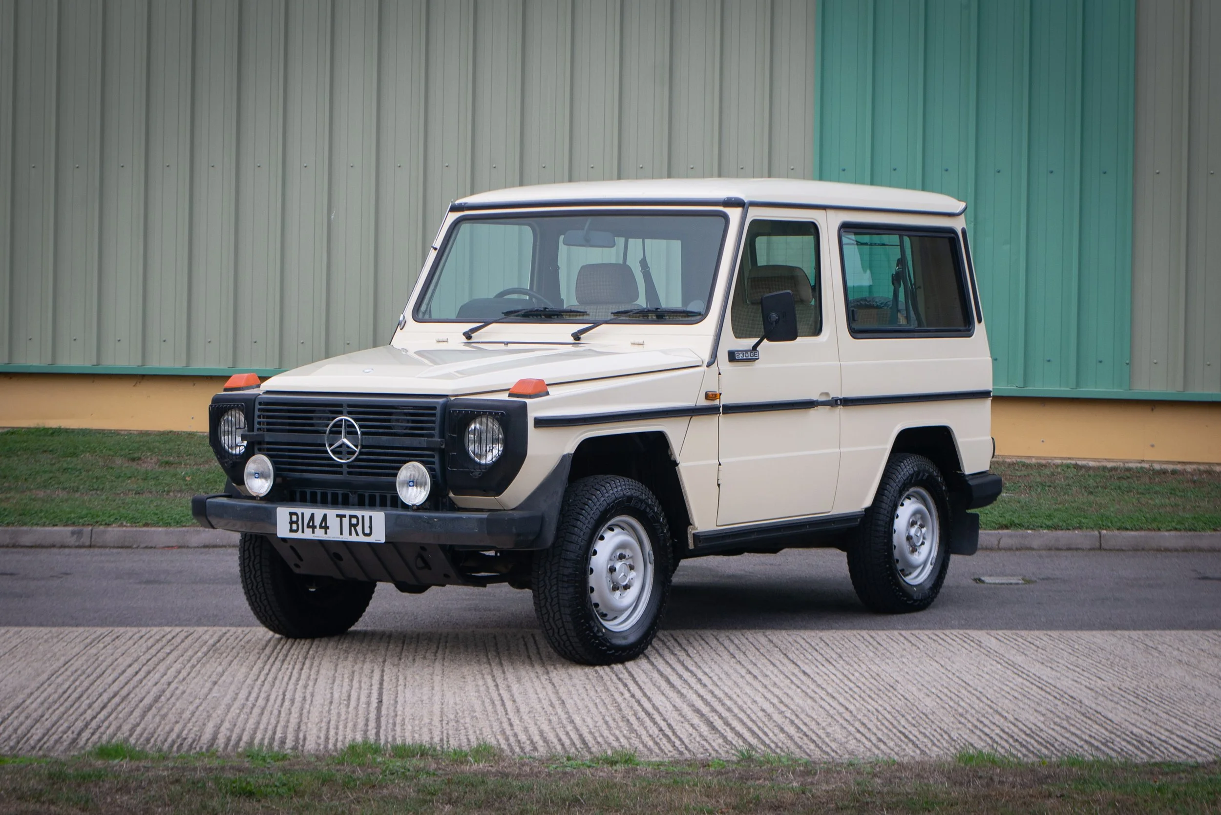 Mercedes 230GE-19.jpg
