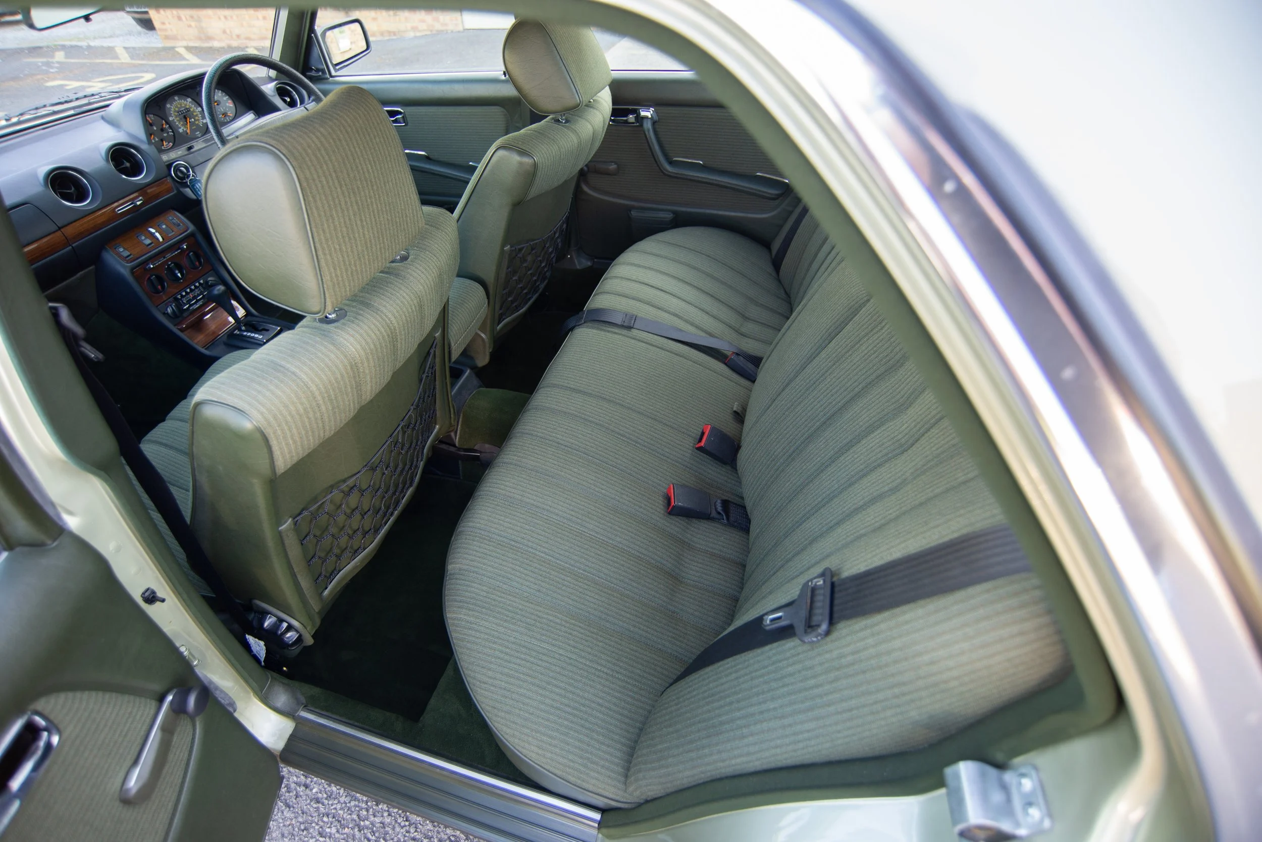 Mercedes 280E-11.jpg