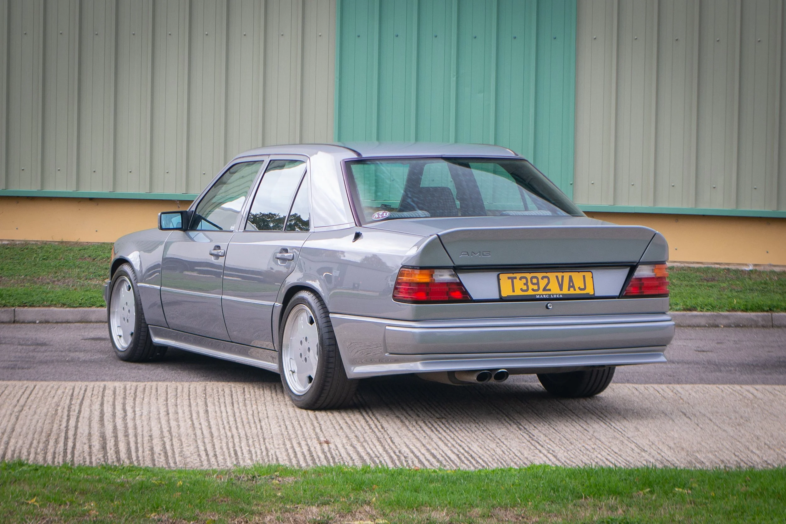 Mercedes 300E 3.4 AMG-33.jpg