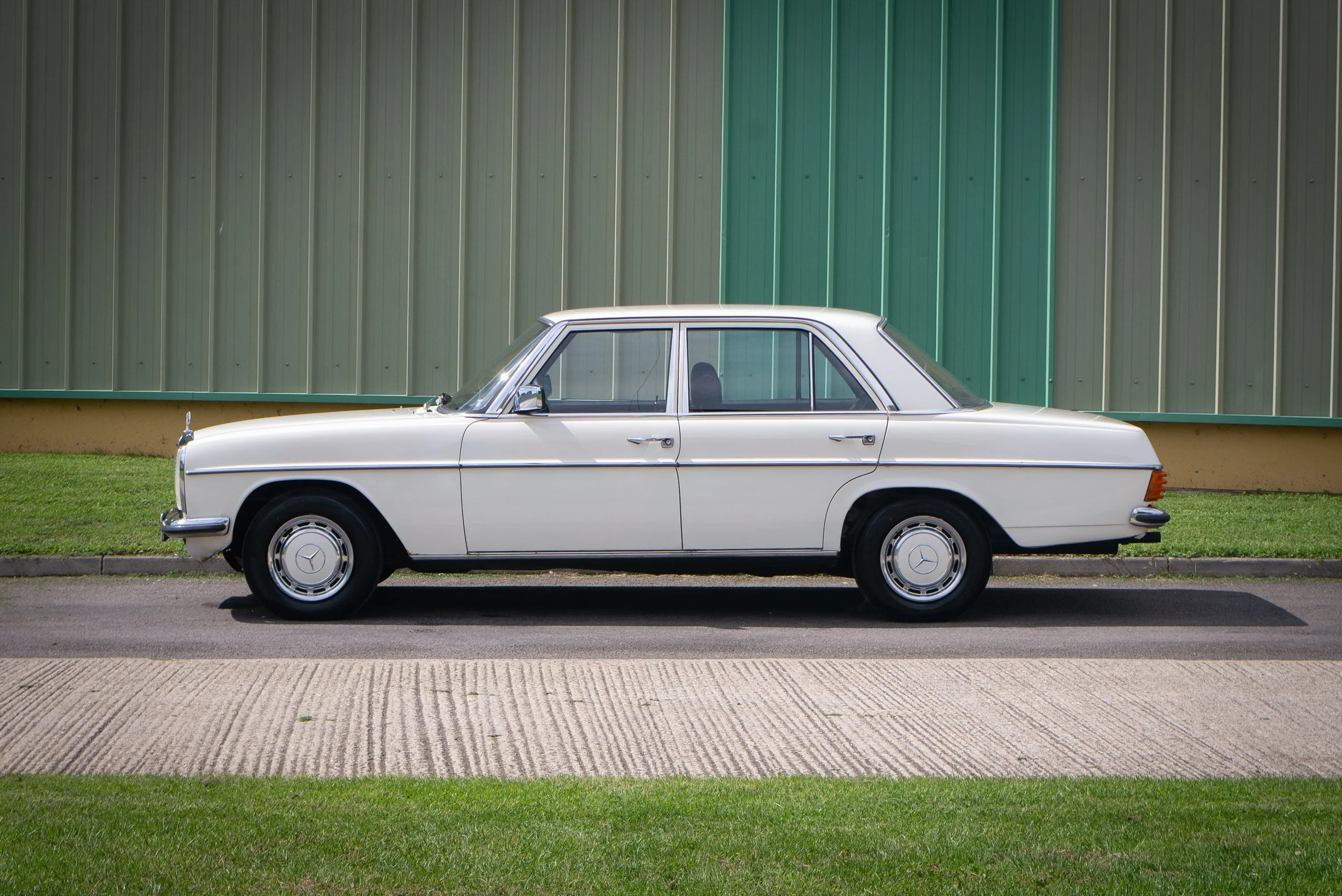 Mercedes 240D-28.jpg