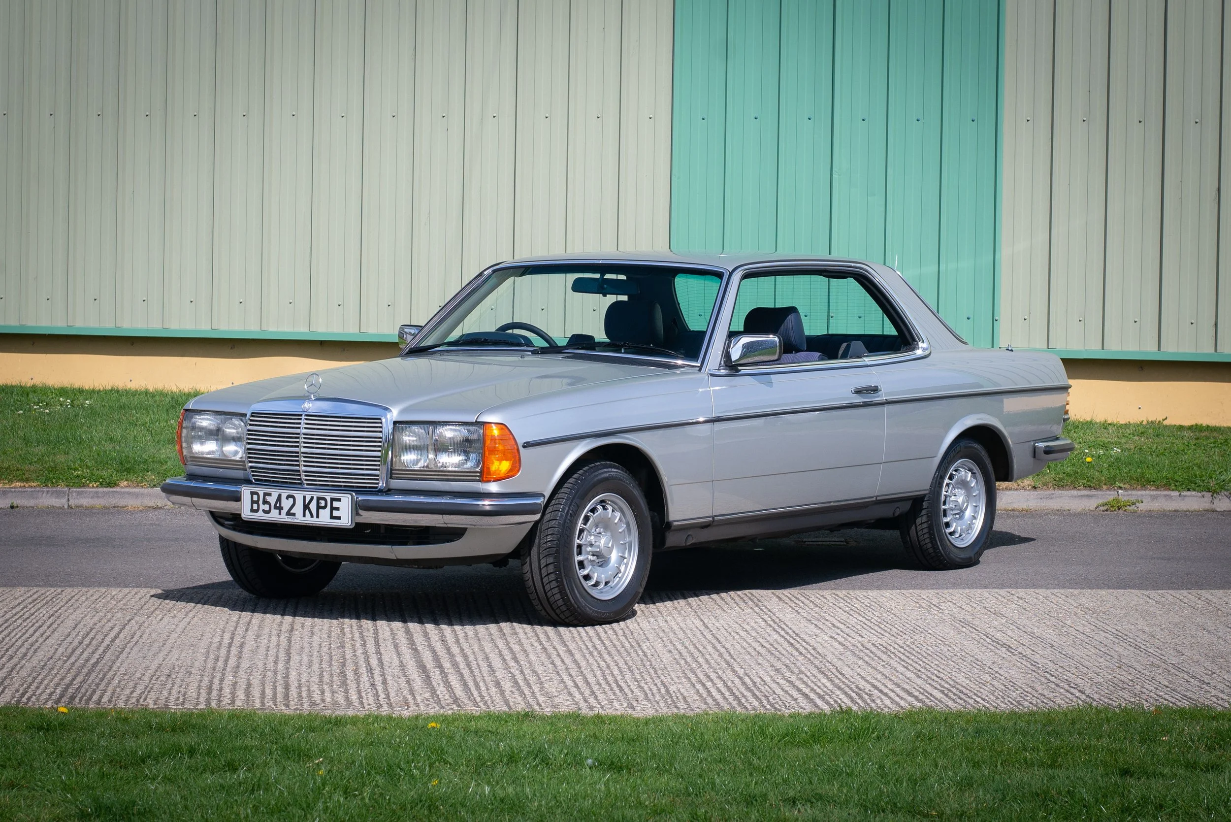 Mercedes 230CE-2.jpg