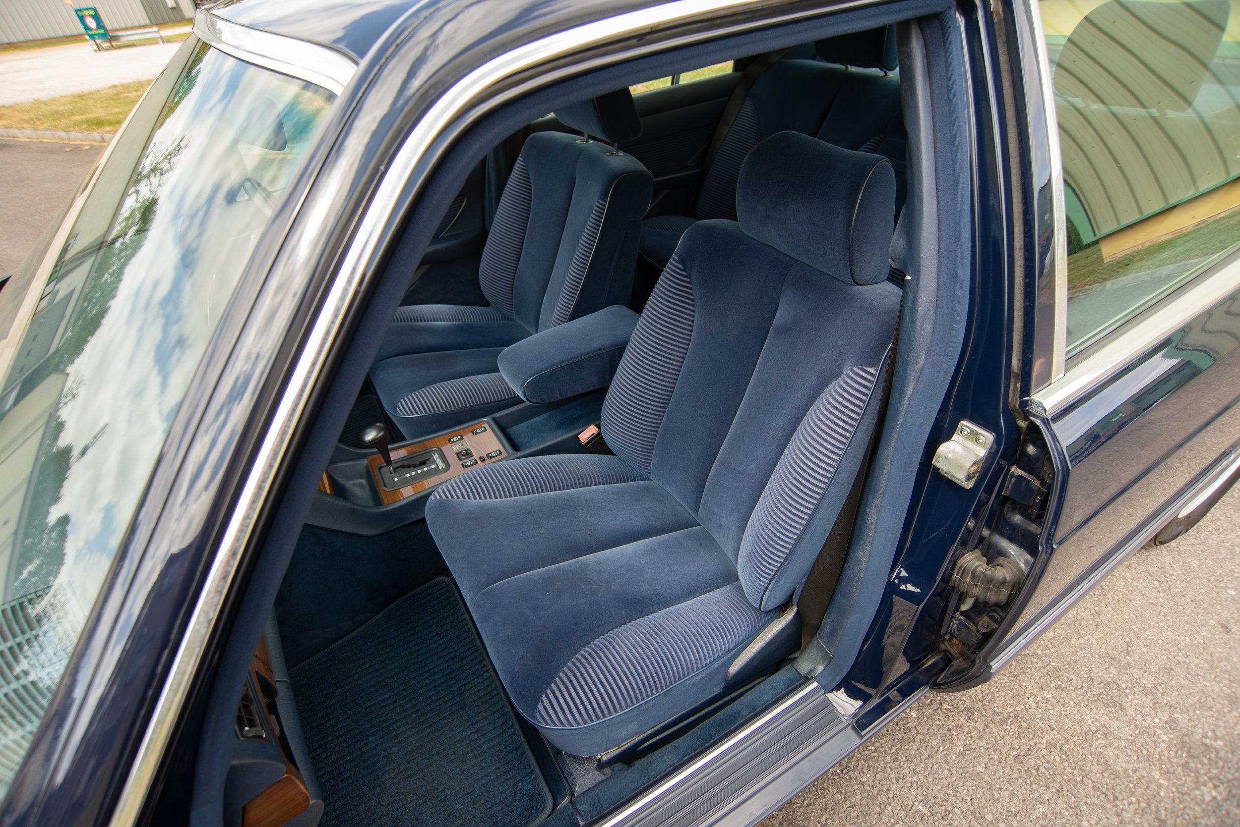 Mercedes 300SE-10.jpg