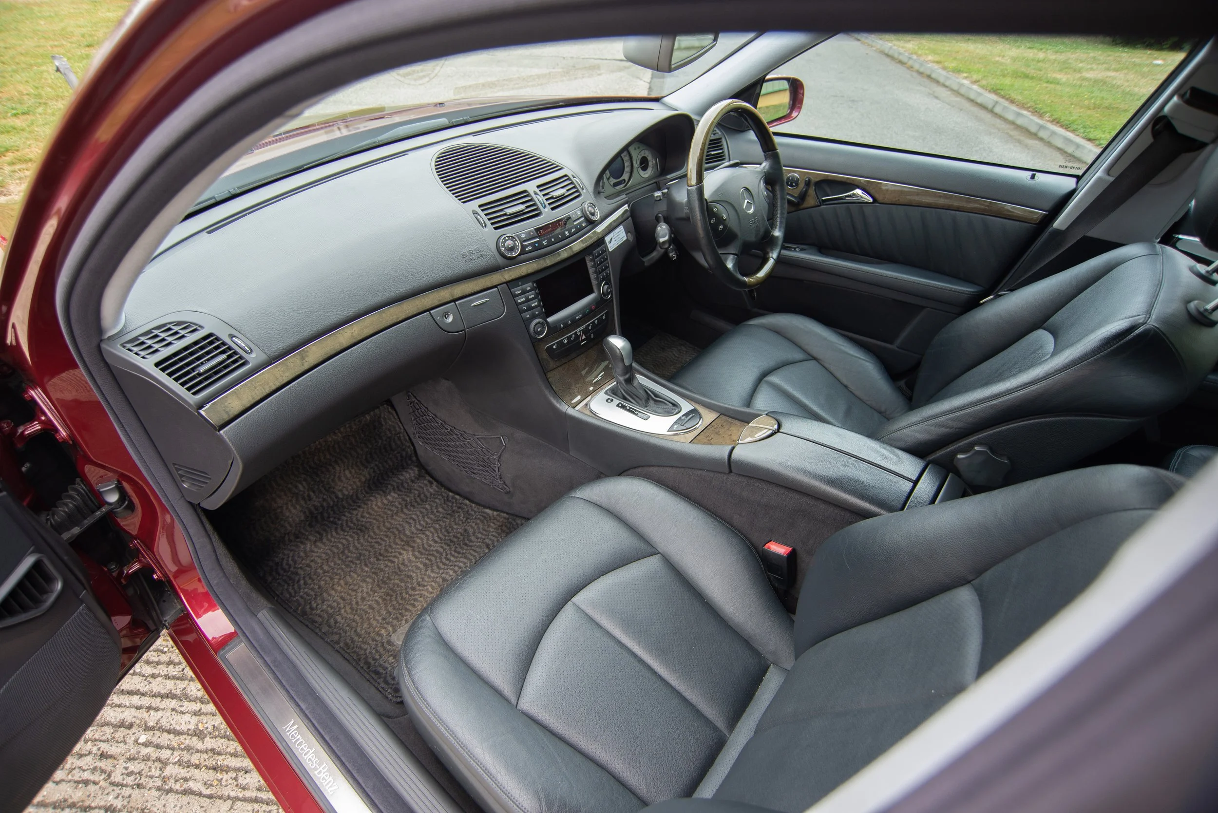 Mercedes E500-10.jpg