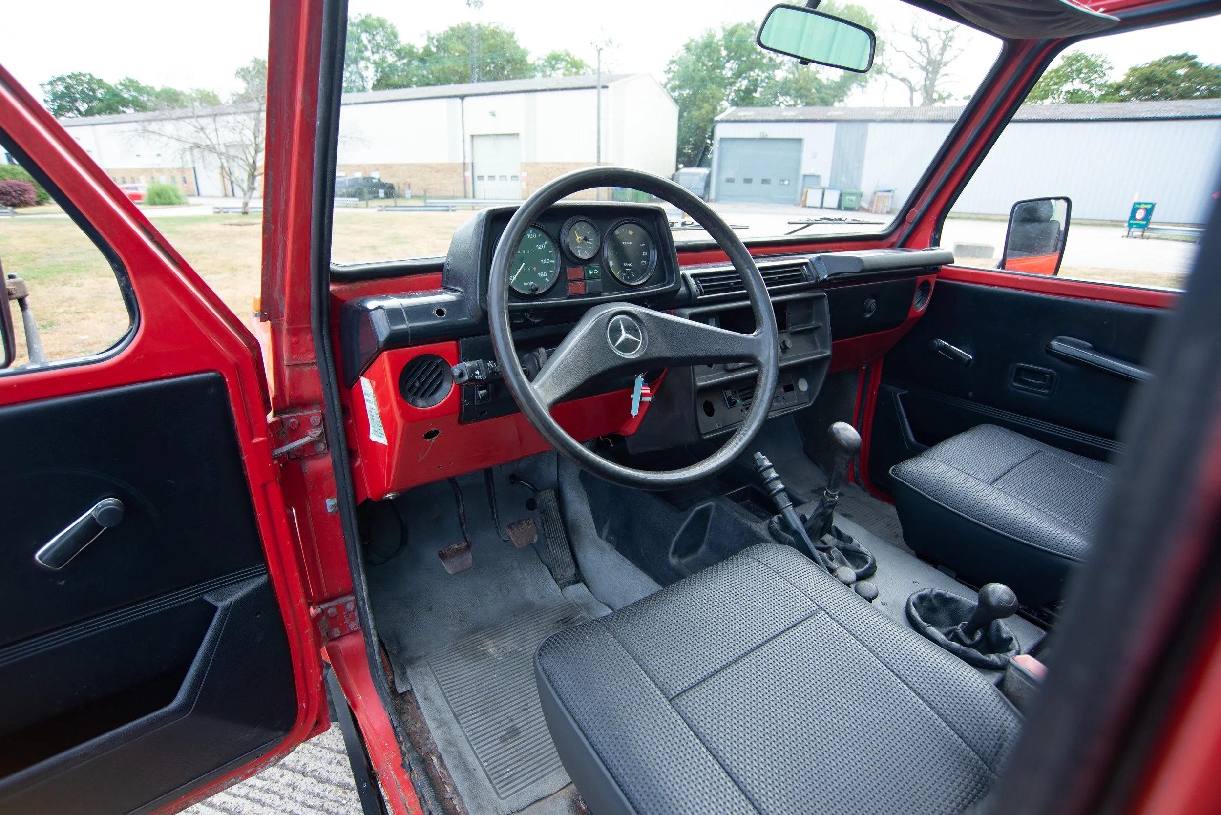 Mercedes 240GD Cabrio-11.jpg