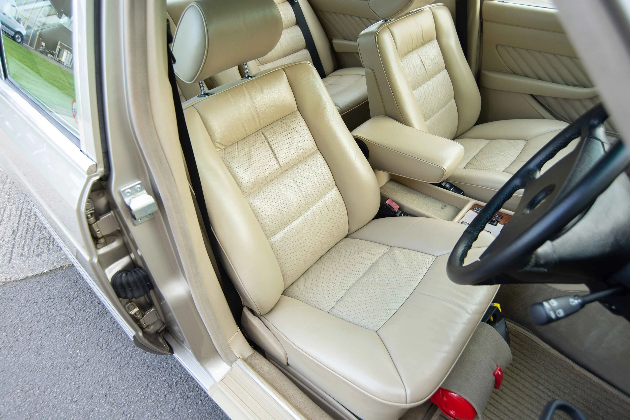 Mercedes 300SE-33.jpg