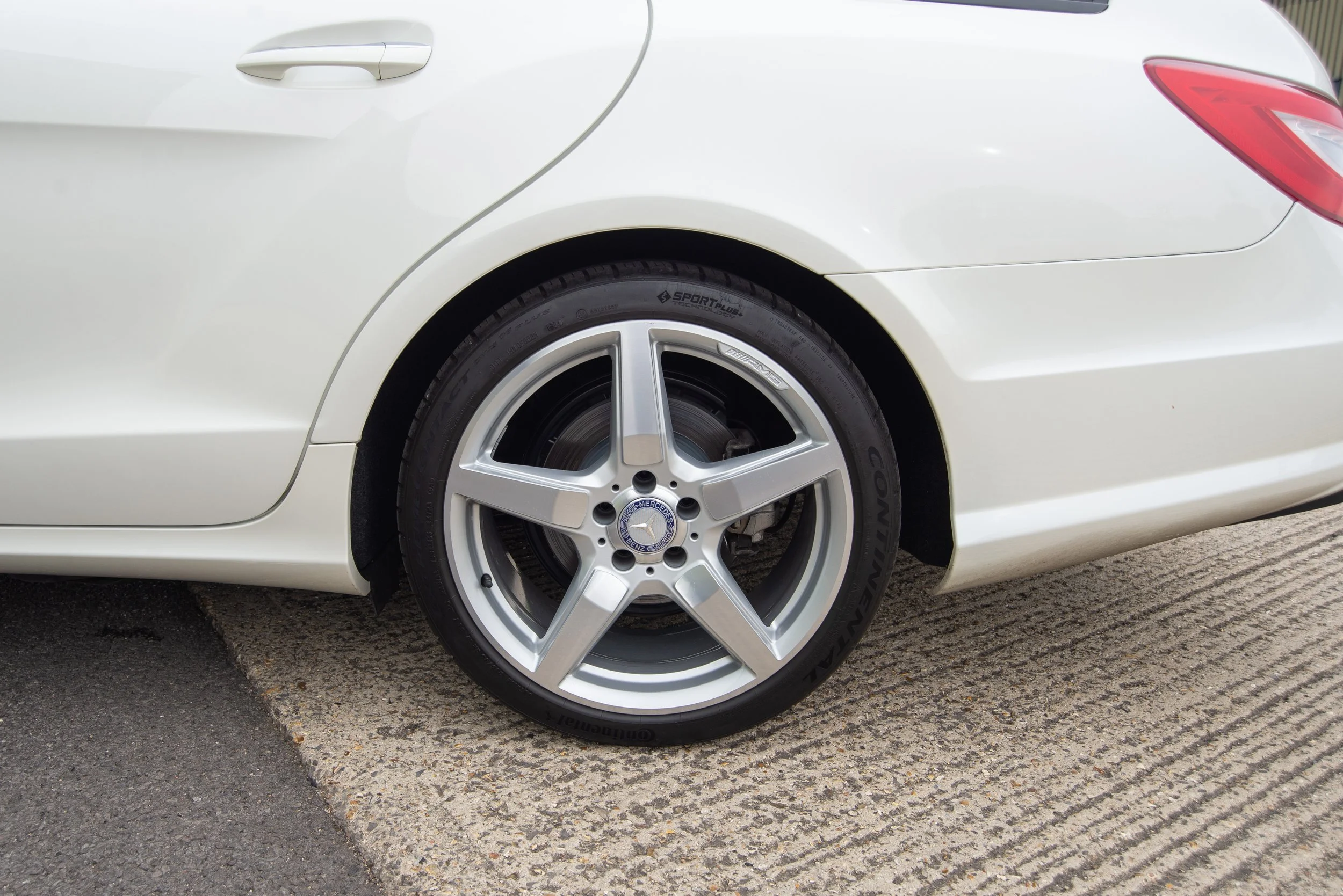Mercedes CLS350 Shooting Brake 2-10.jpg