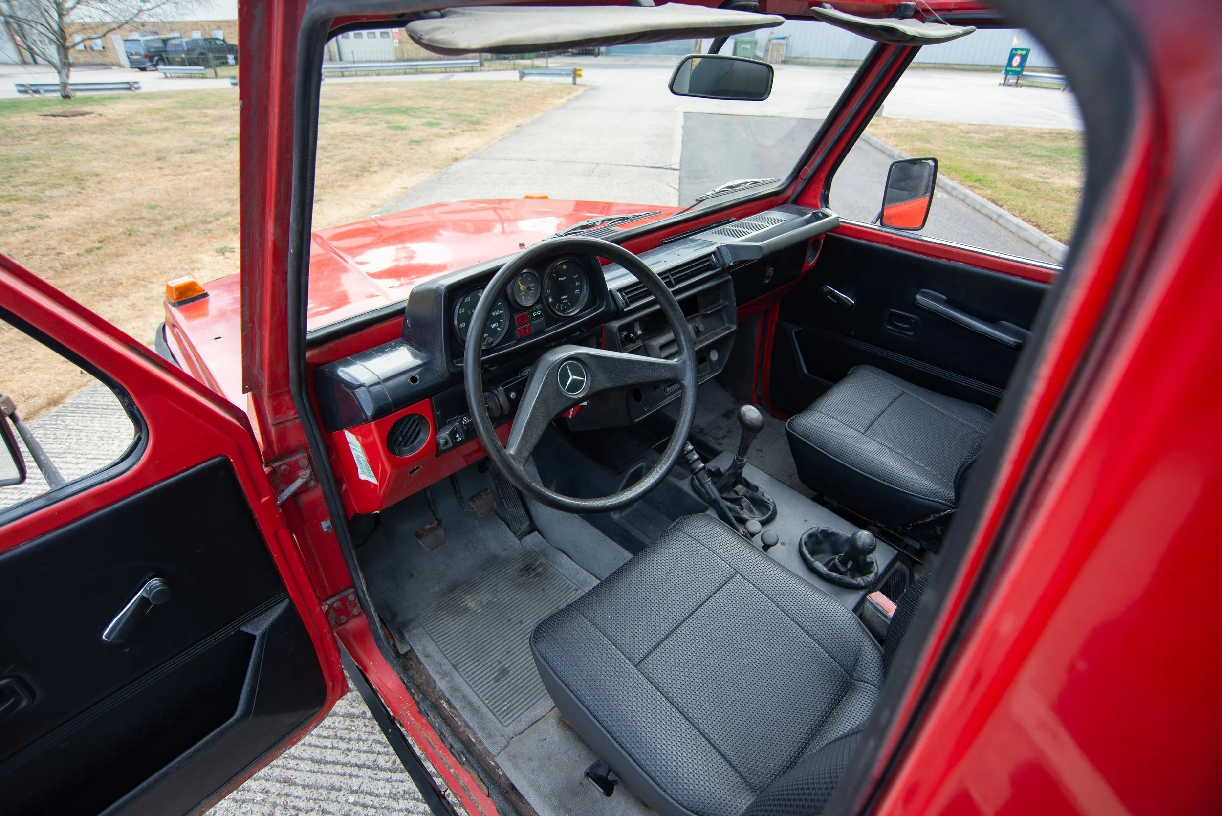 Mercedes 240GD Cabrio-10.jpg