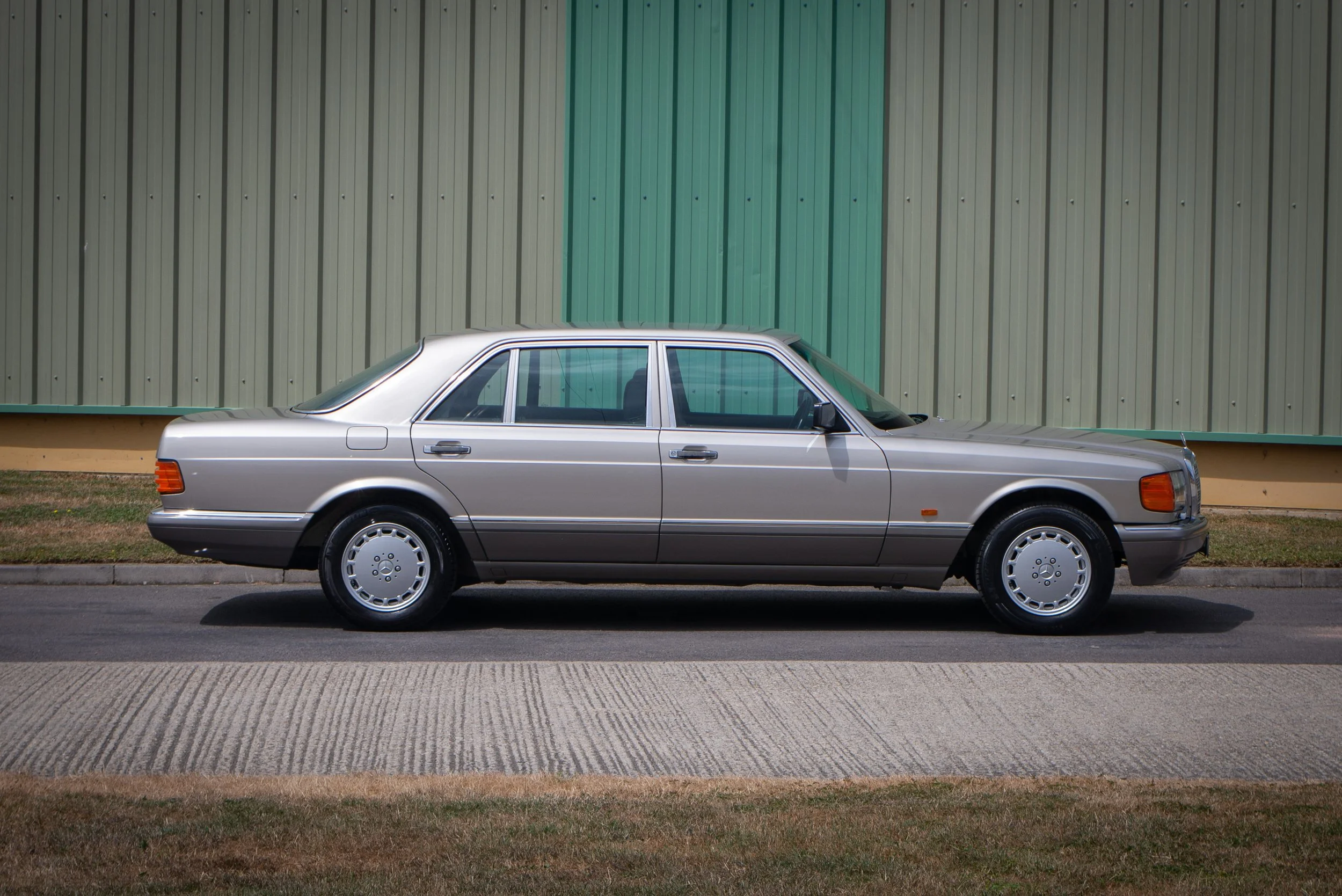 Mercedes 300SEL-27.jpg