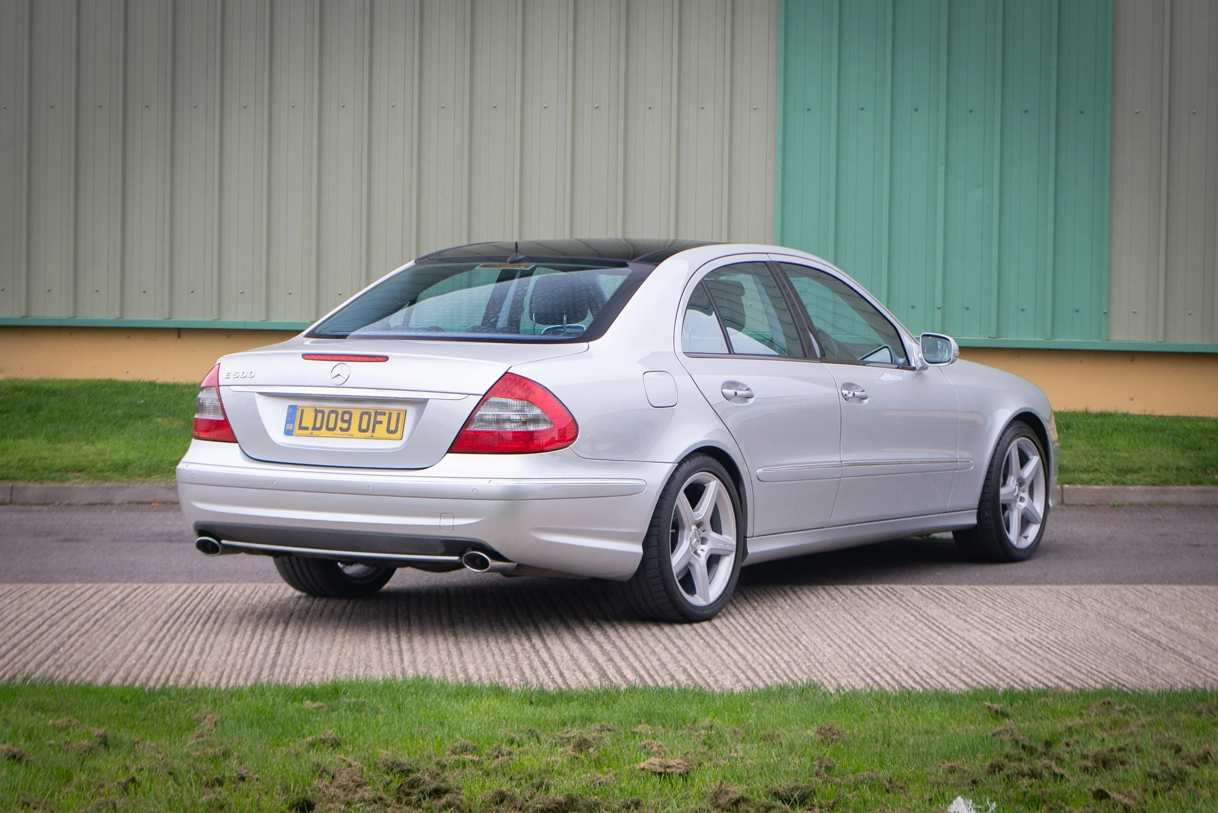 Mercedes E500-29.jpg