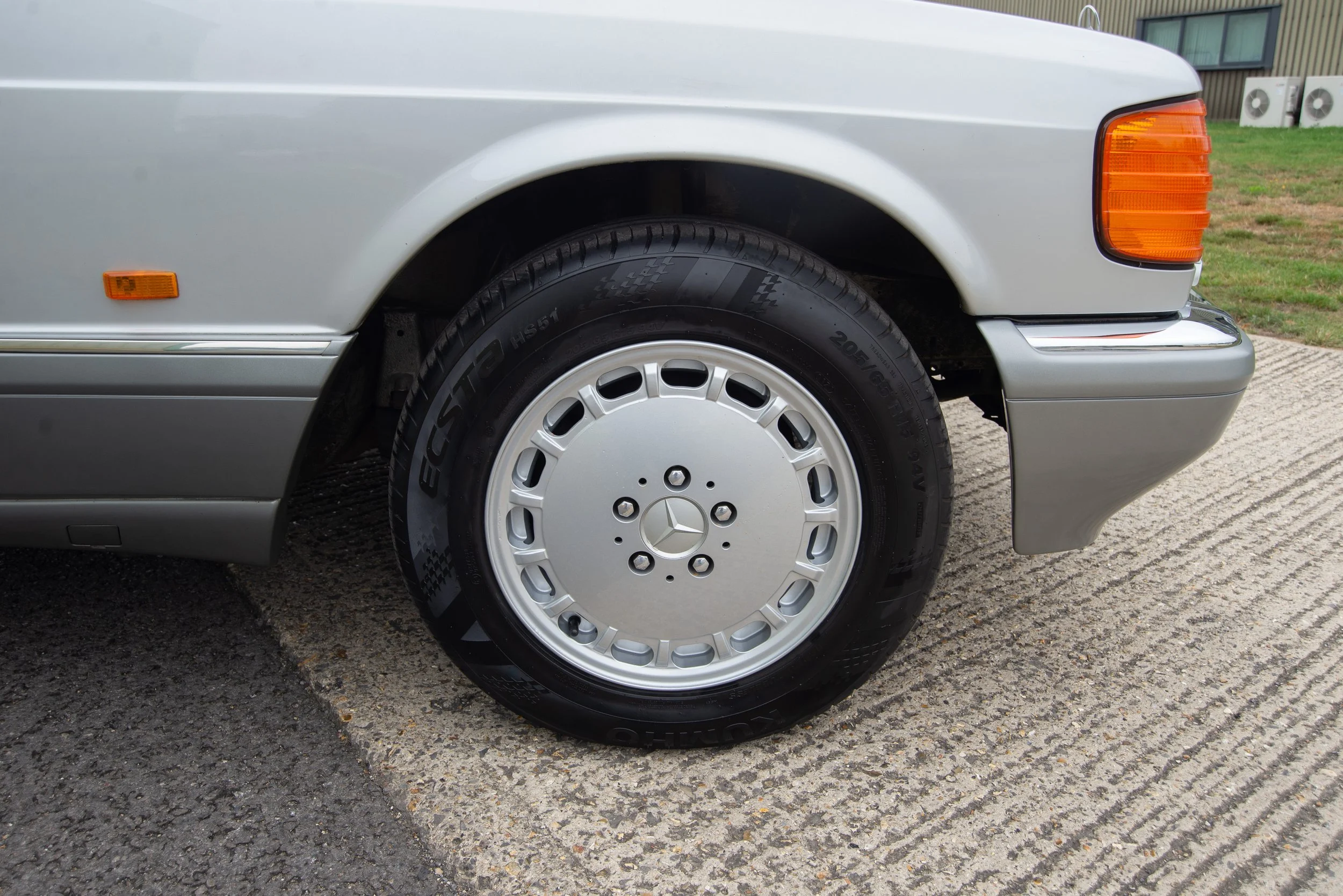 Mercedes 500SE-17.jpg