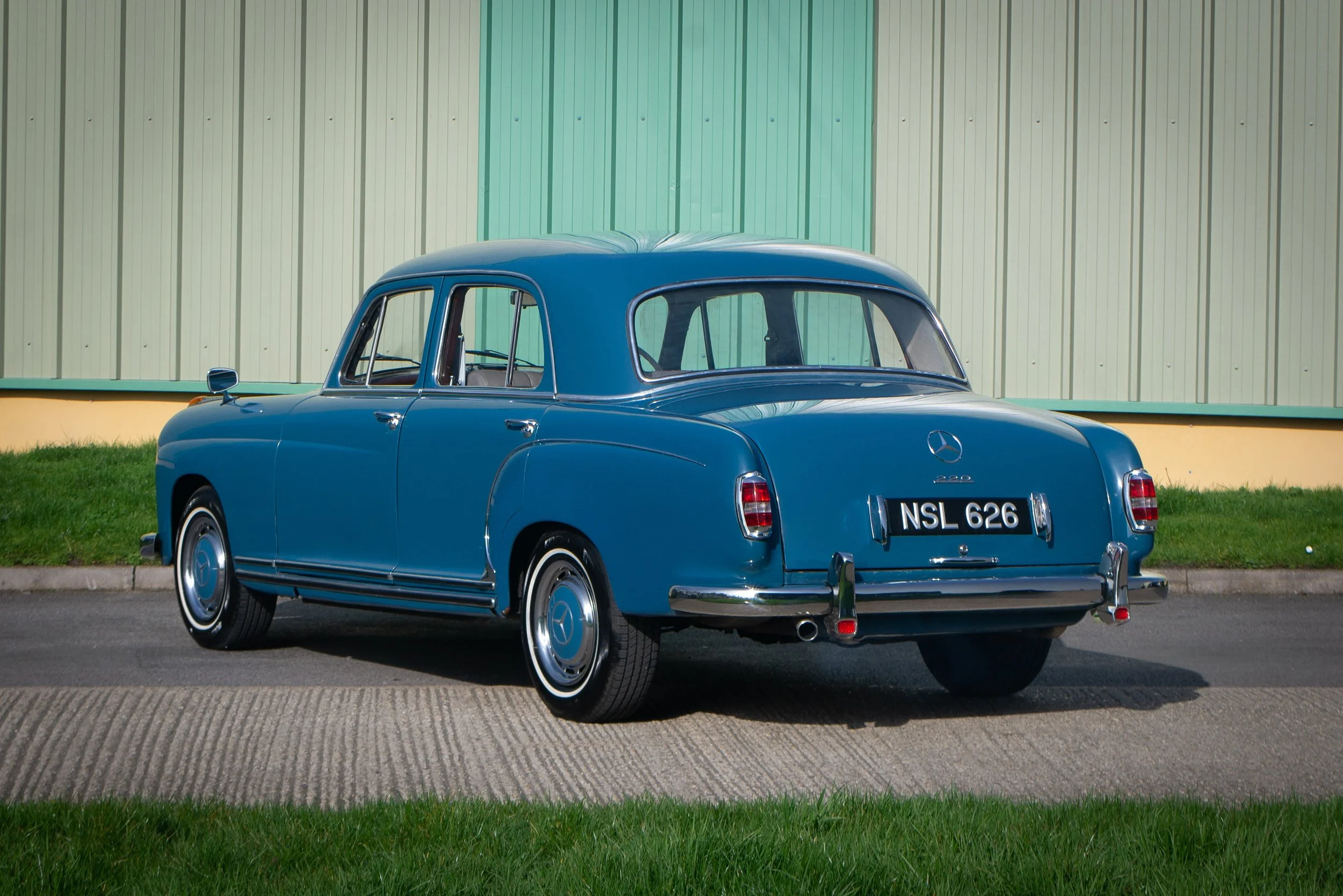 Mercedes 220-2-5.jpg