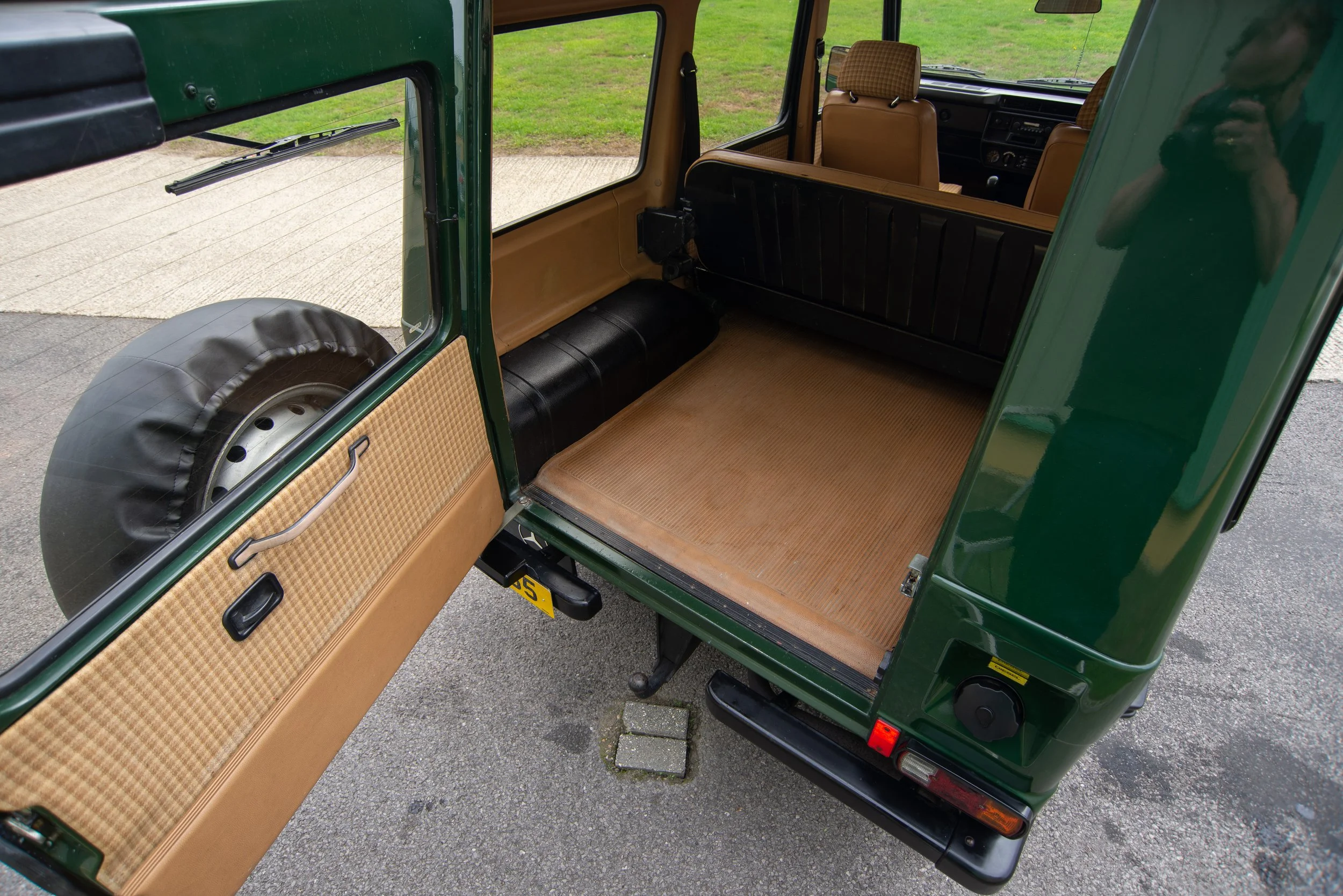 Mercedes 300GD-2.jpg