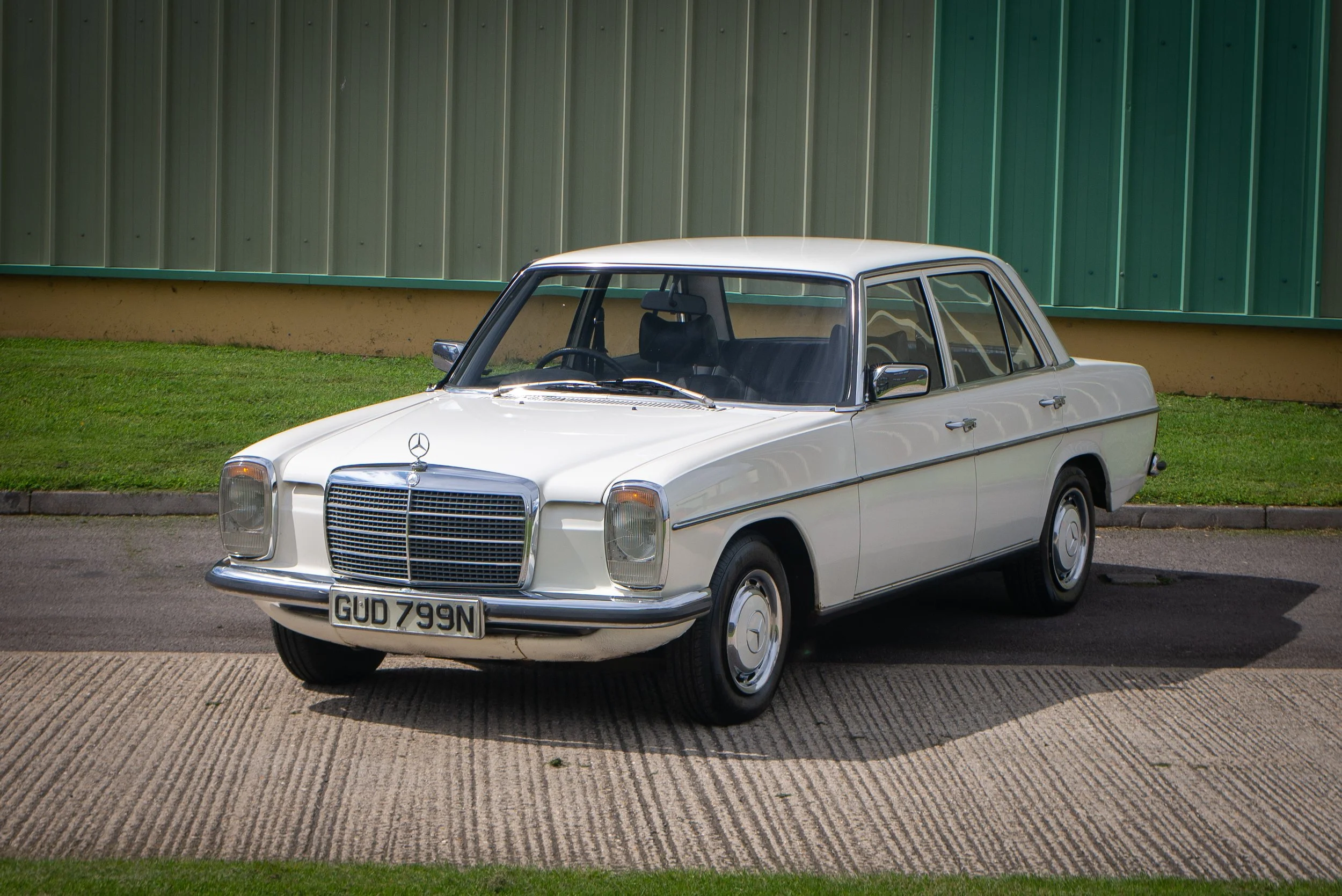 Mercedes 240D-24.jpg