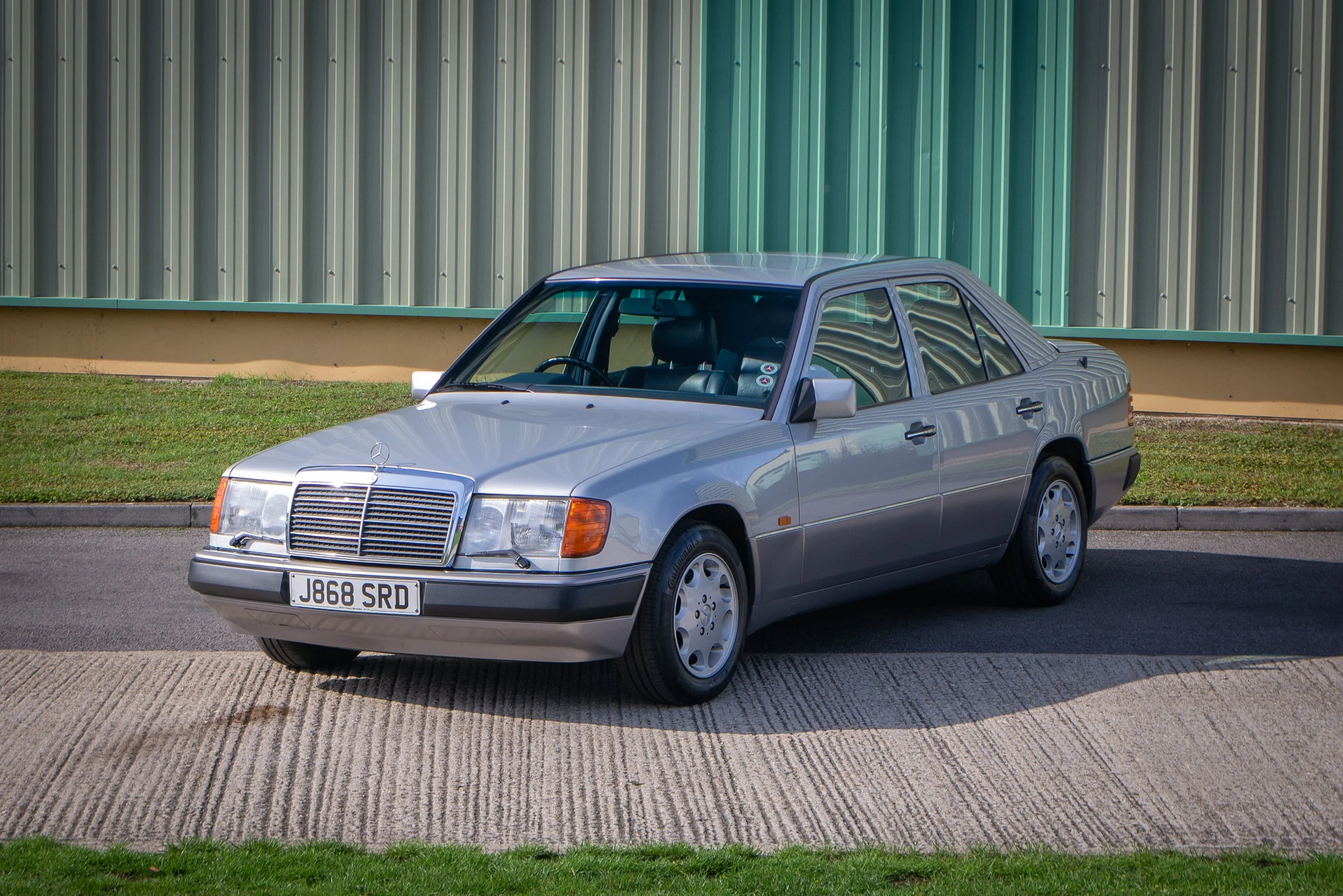 Mercedes 260E 1.jpg
