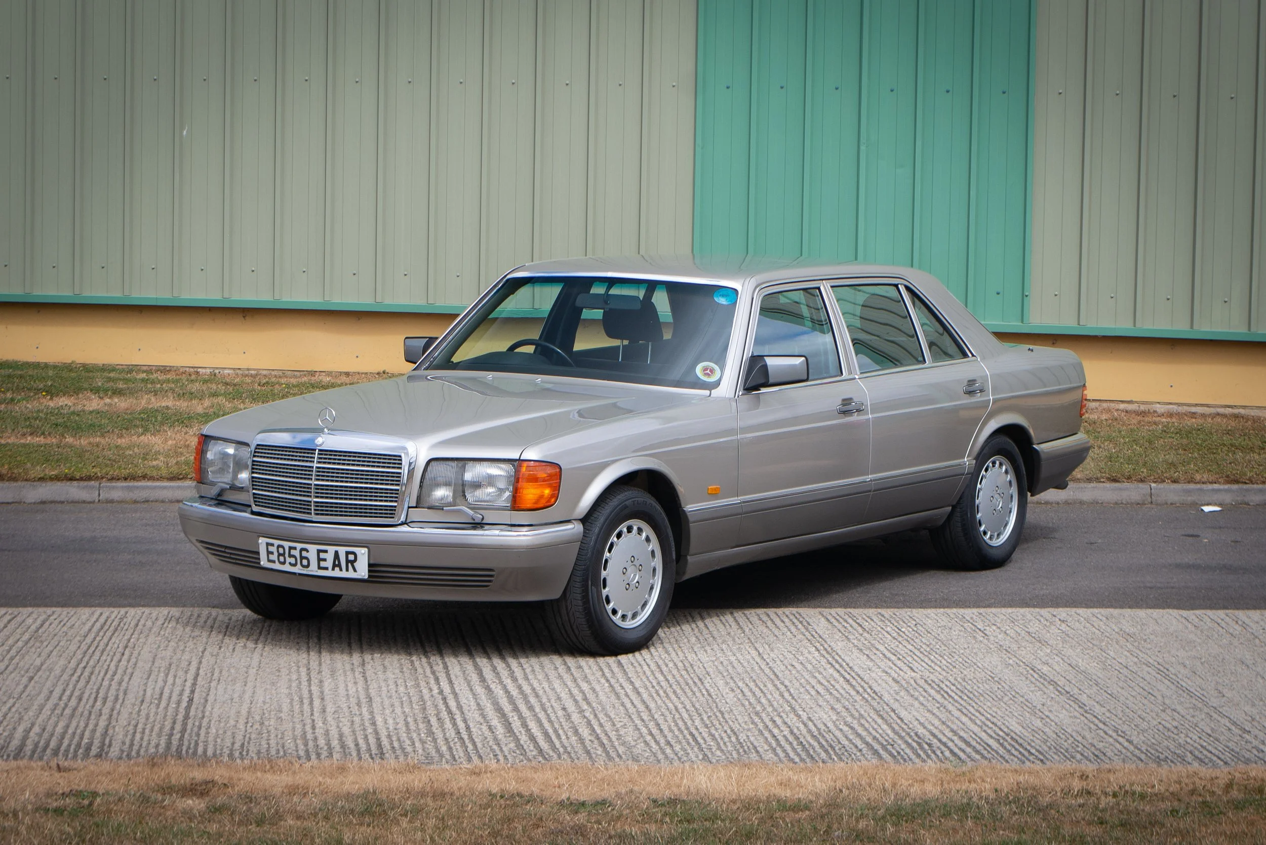 Mercedes 560SEL-28.jpg