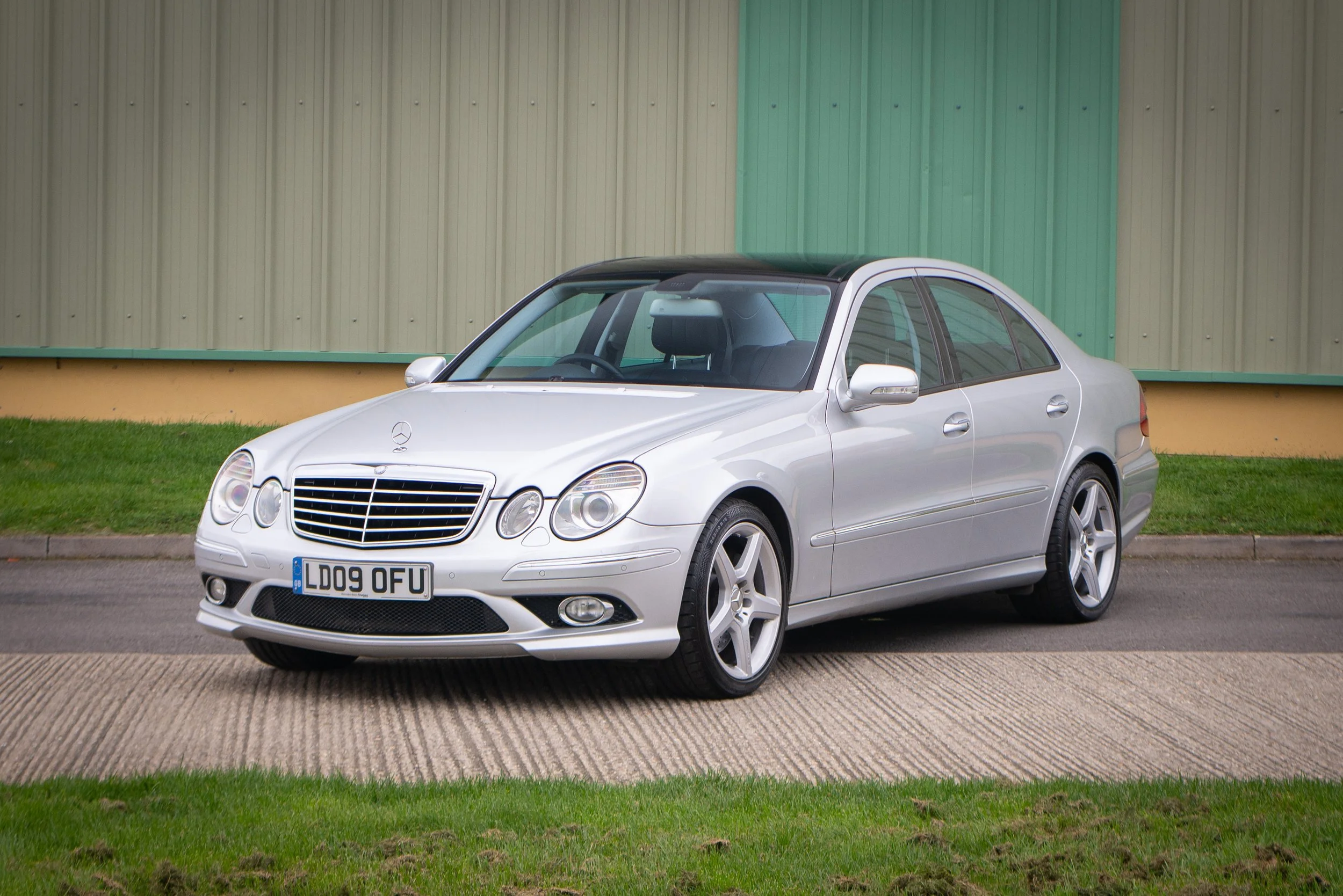 Mercedes E500-23.jpg