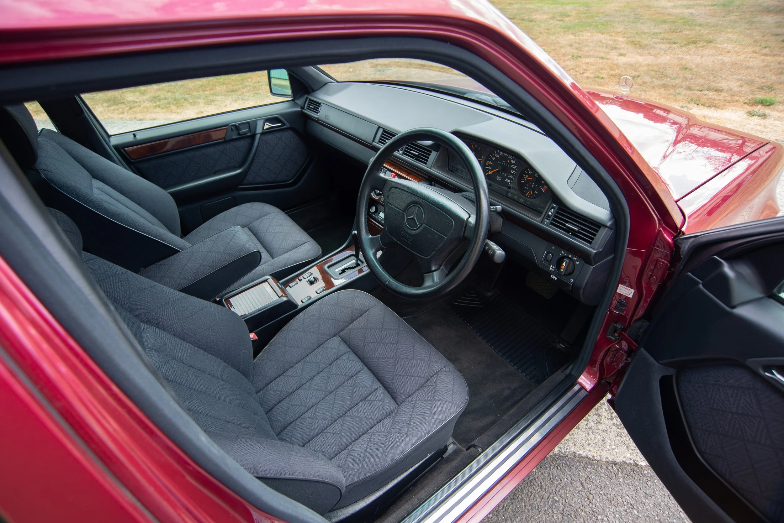 Mercedes E320 Estate-11.jpg