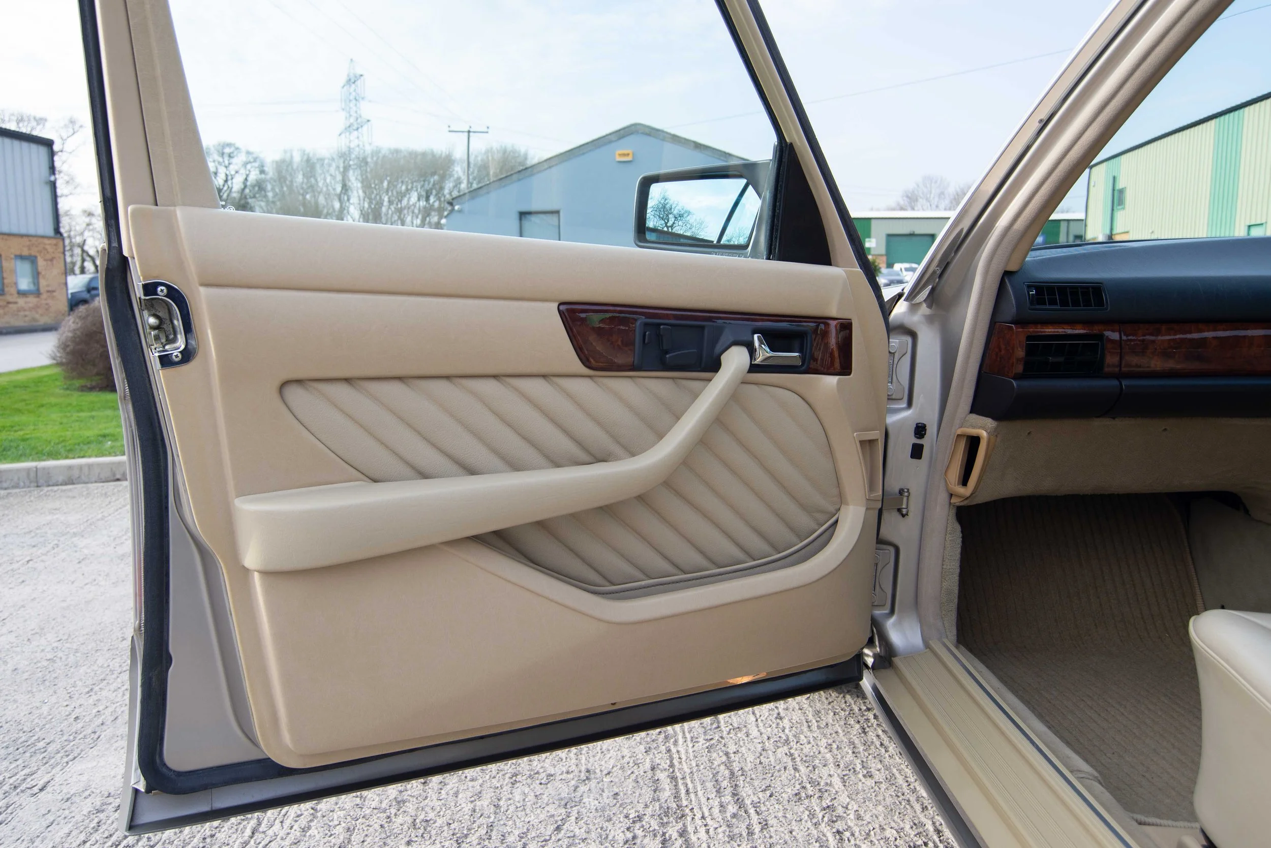 Mercedes 300SE-5.jpg