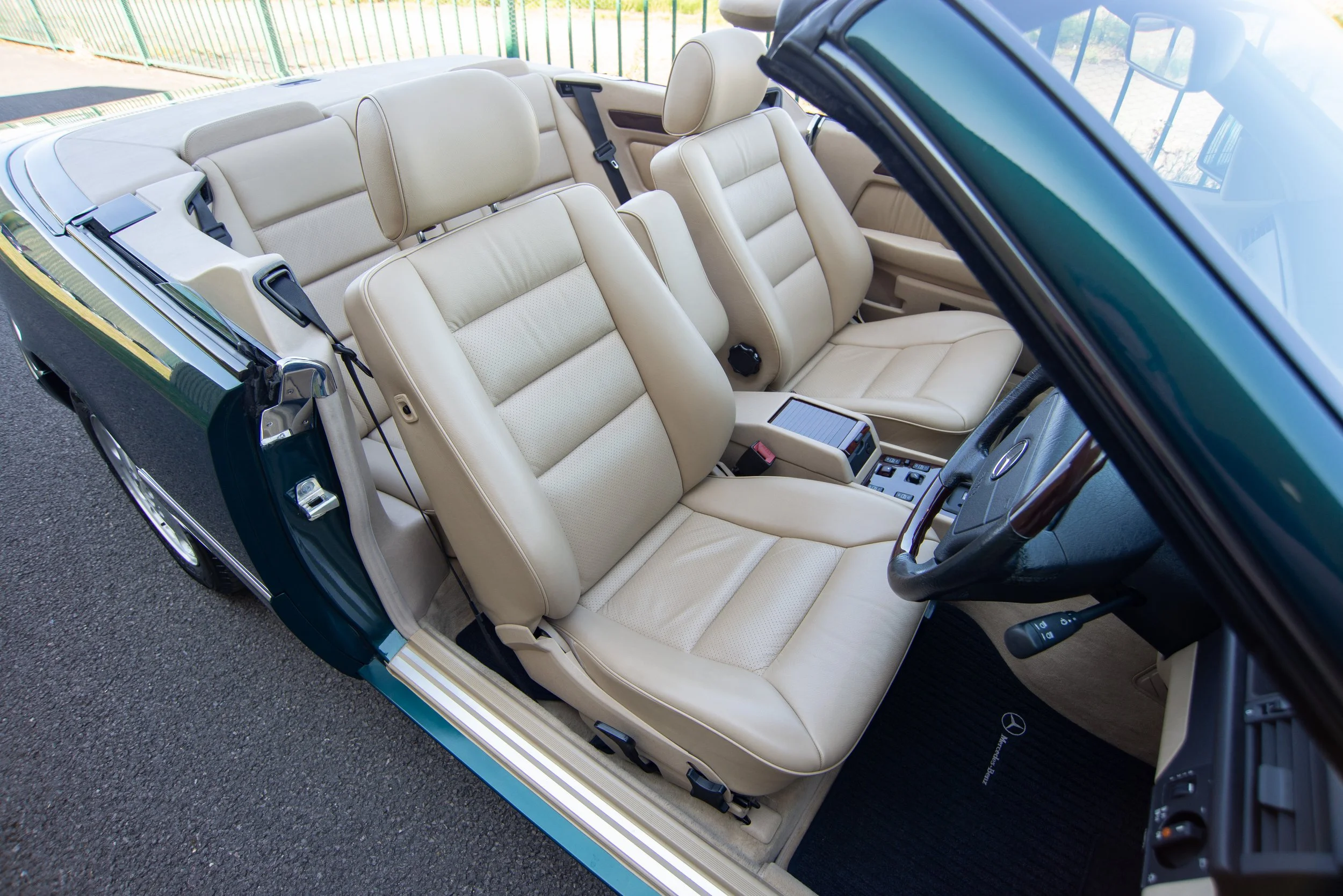 Mercedes E320 Cabriolet2-4.jpg