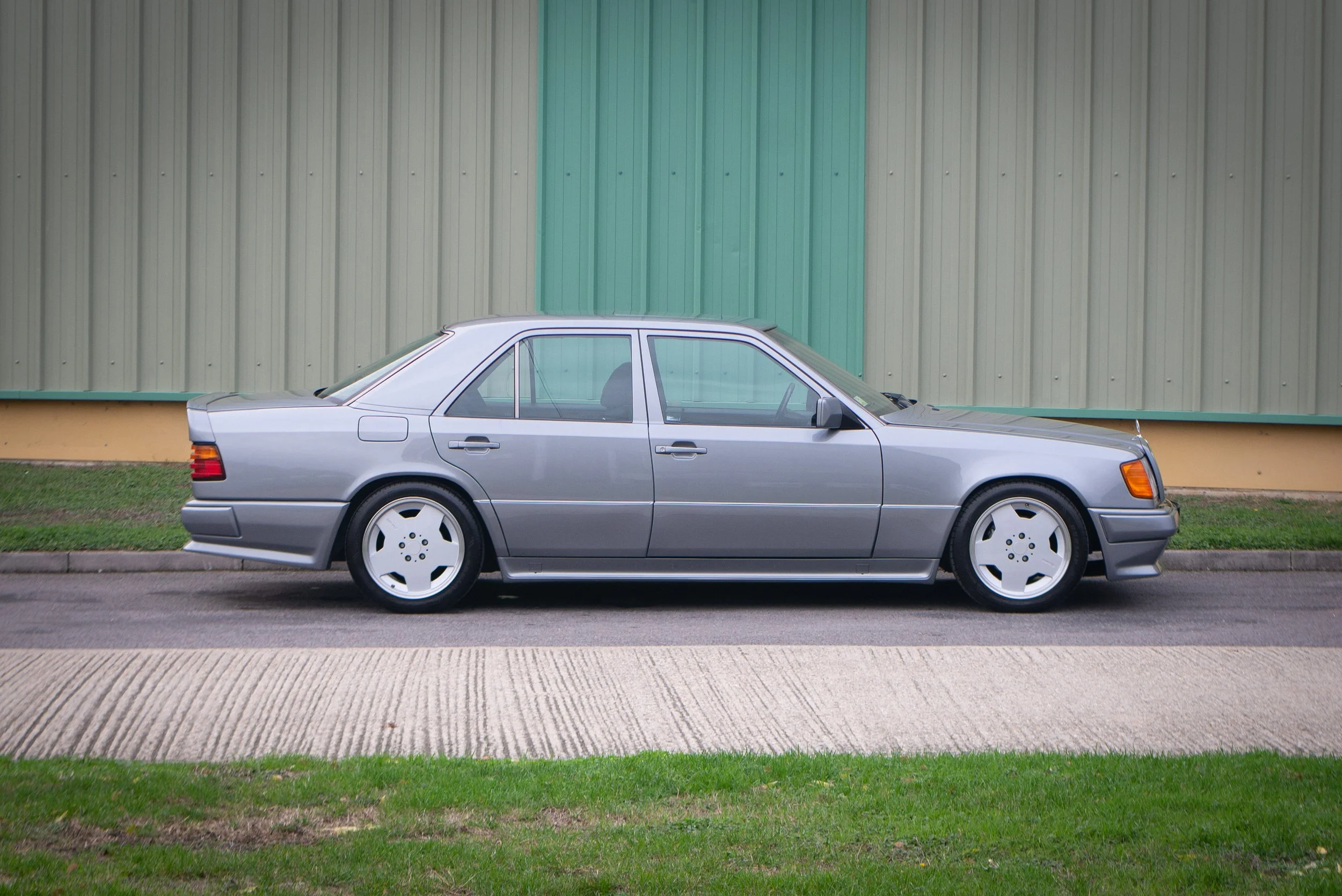 Mercedes 300E 3.4 AMG-32.jpg