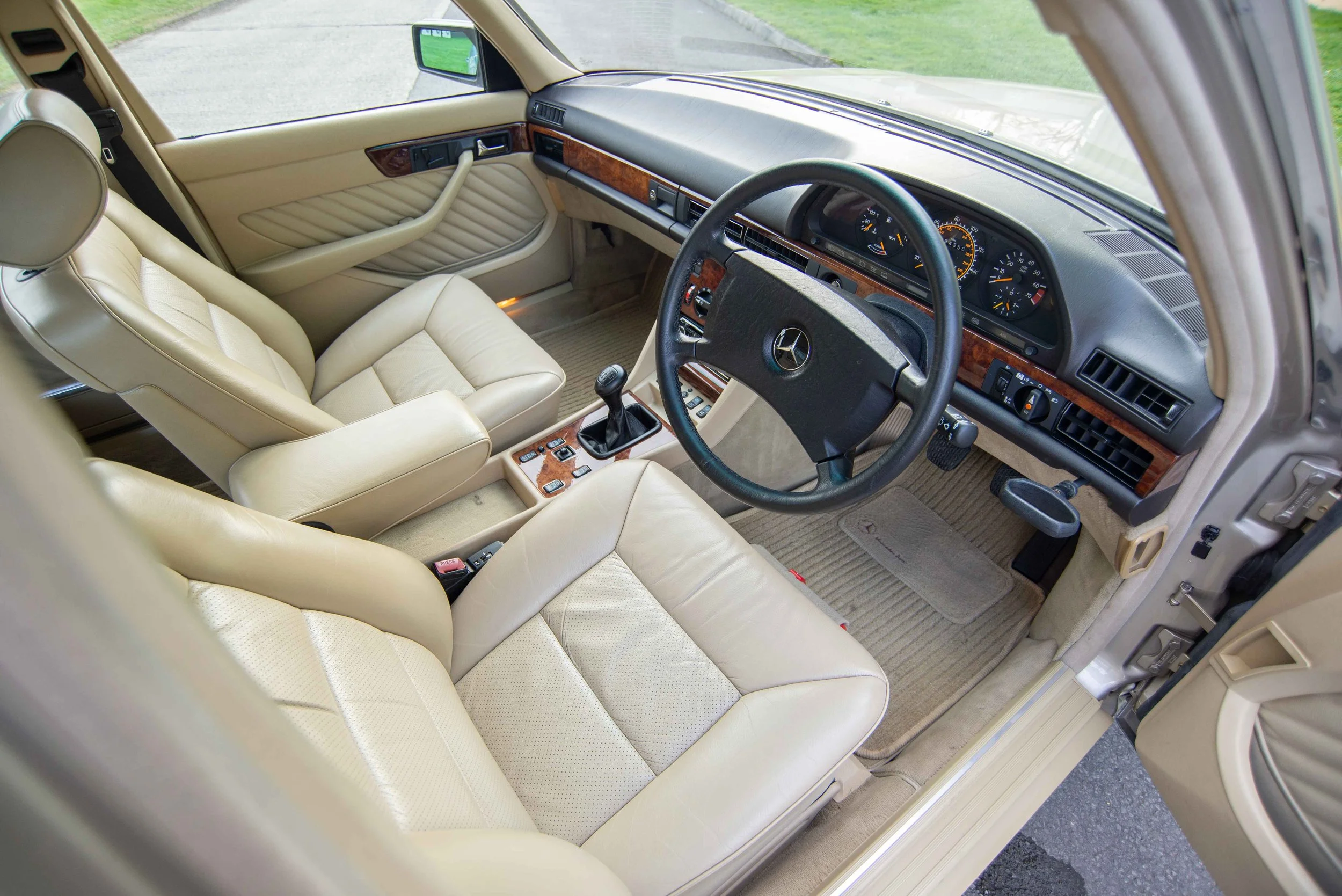 Mercedes 300SE-19.jpg