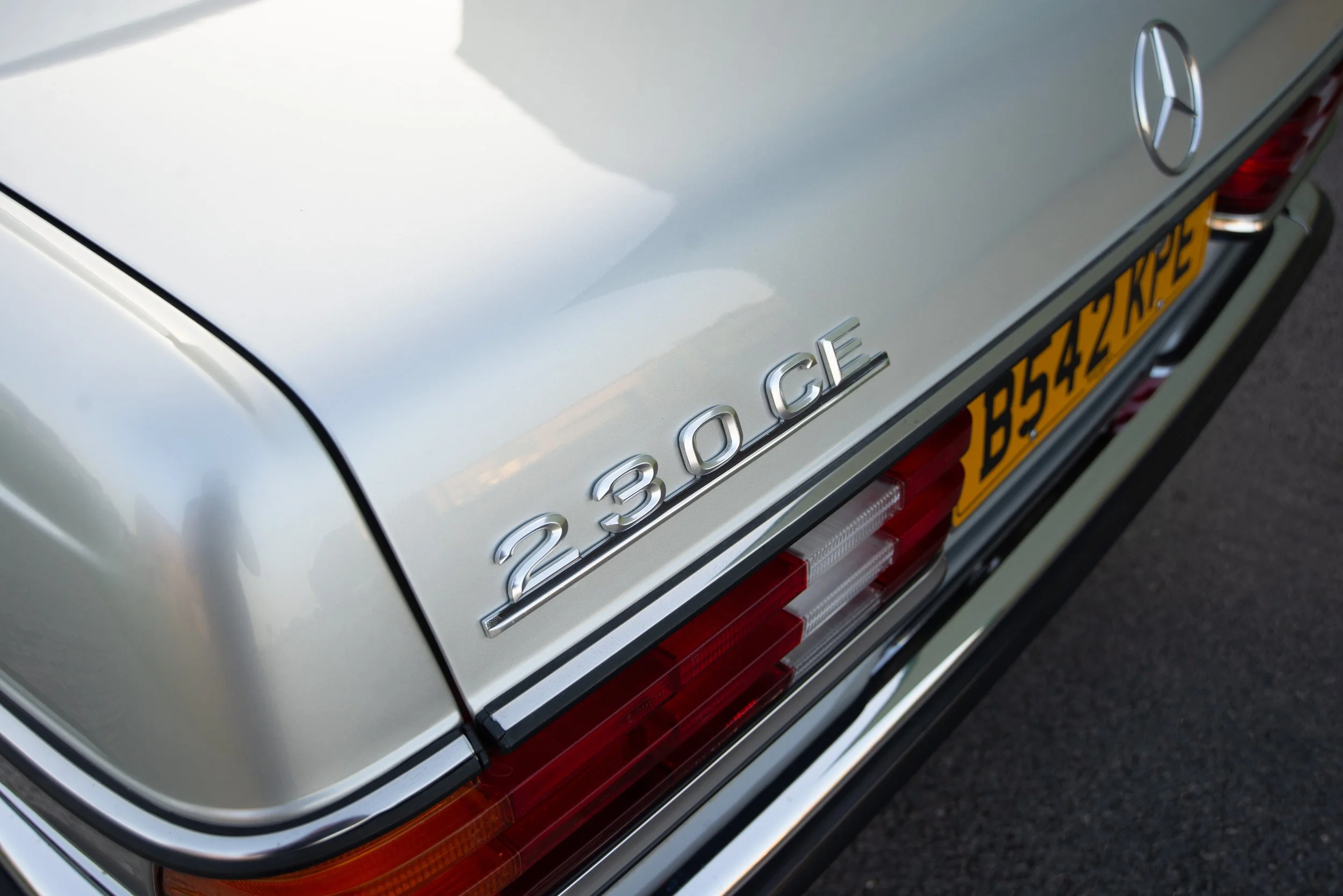 Mercedes 230CE 2-20.jpg