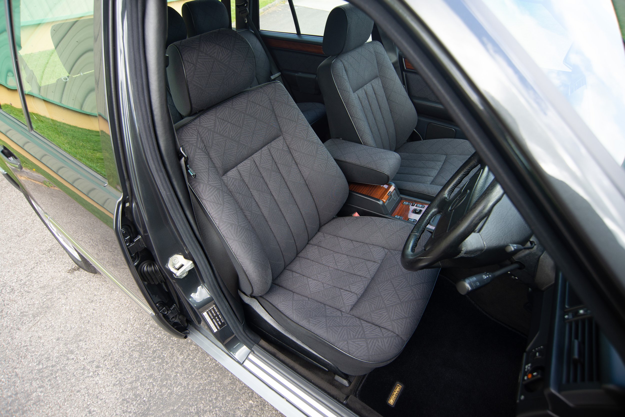 Mercedes E280 Estate-14.jpg