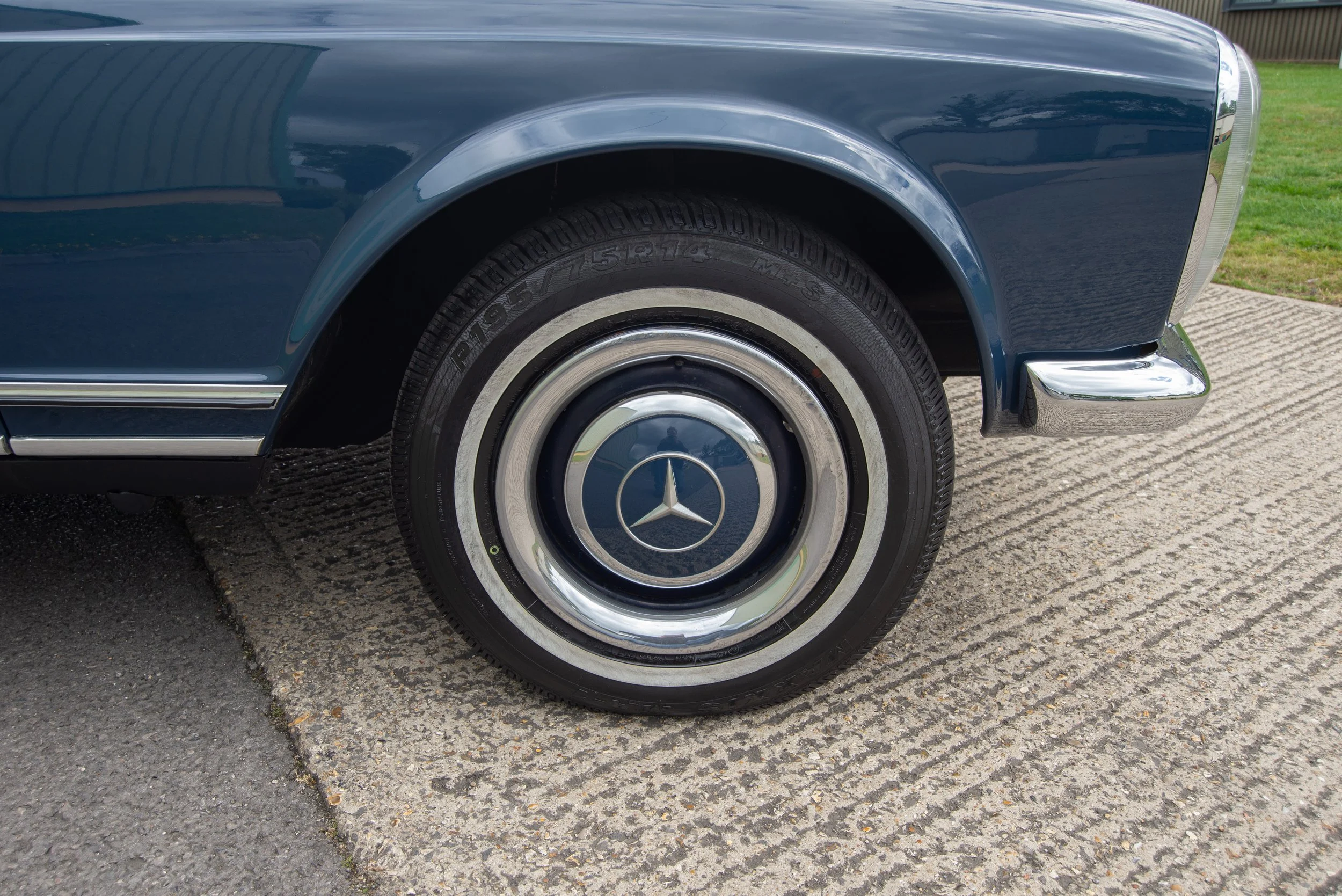 Mercedes 230SL-17.jpg