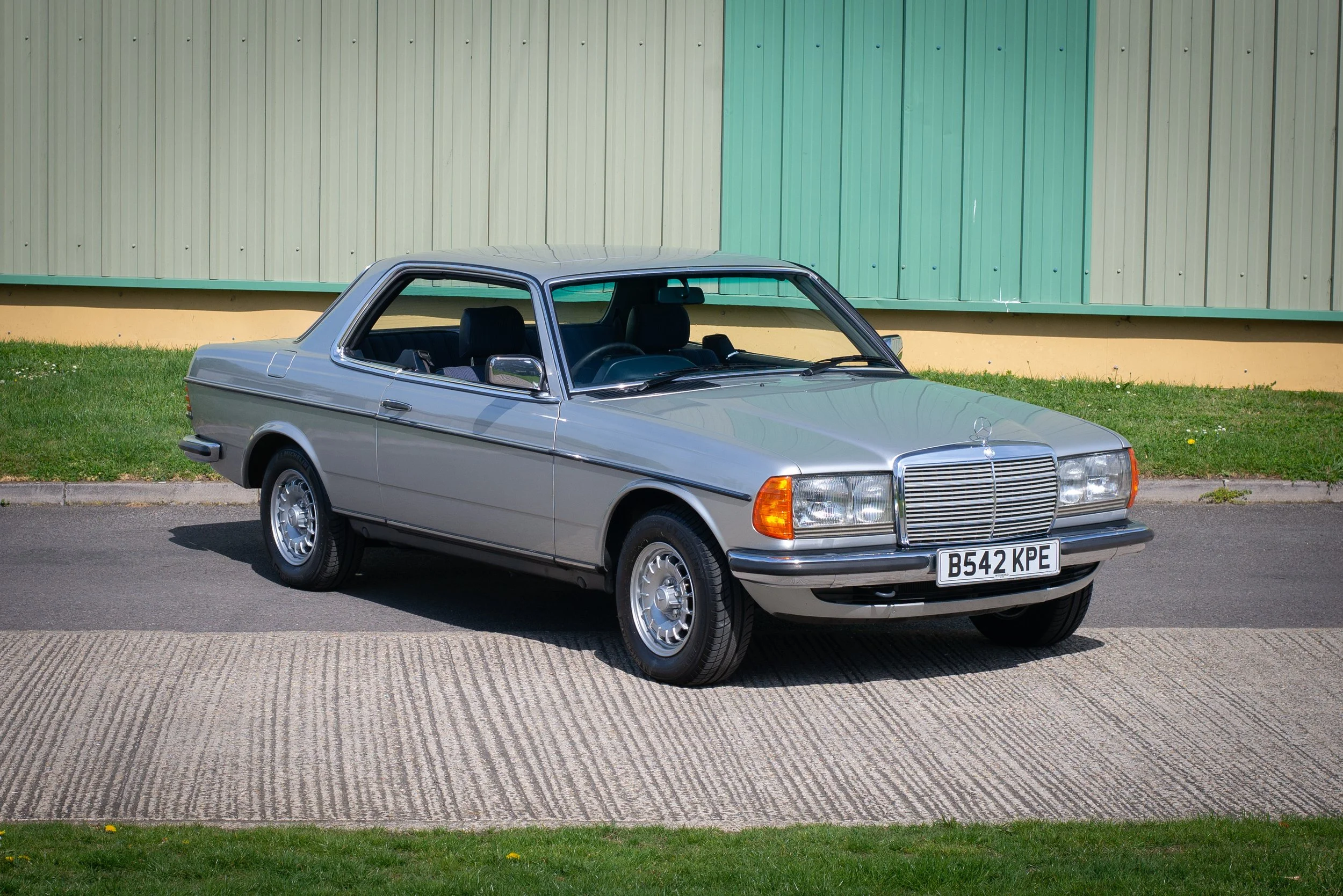 Mercedes 230CE-3.jpg