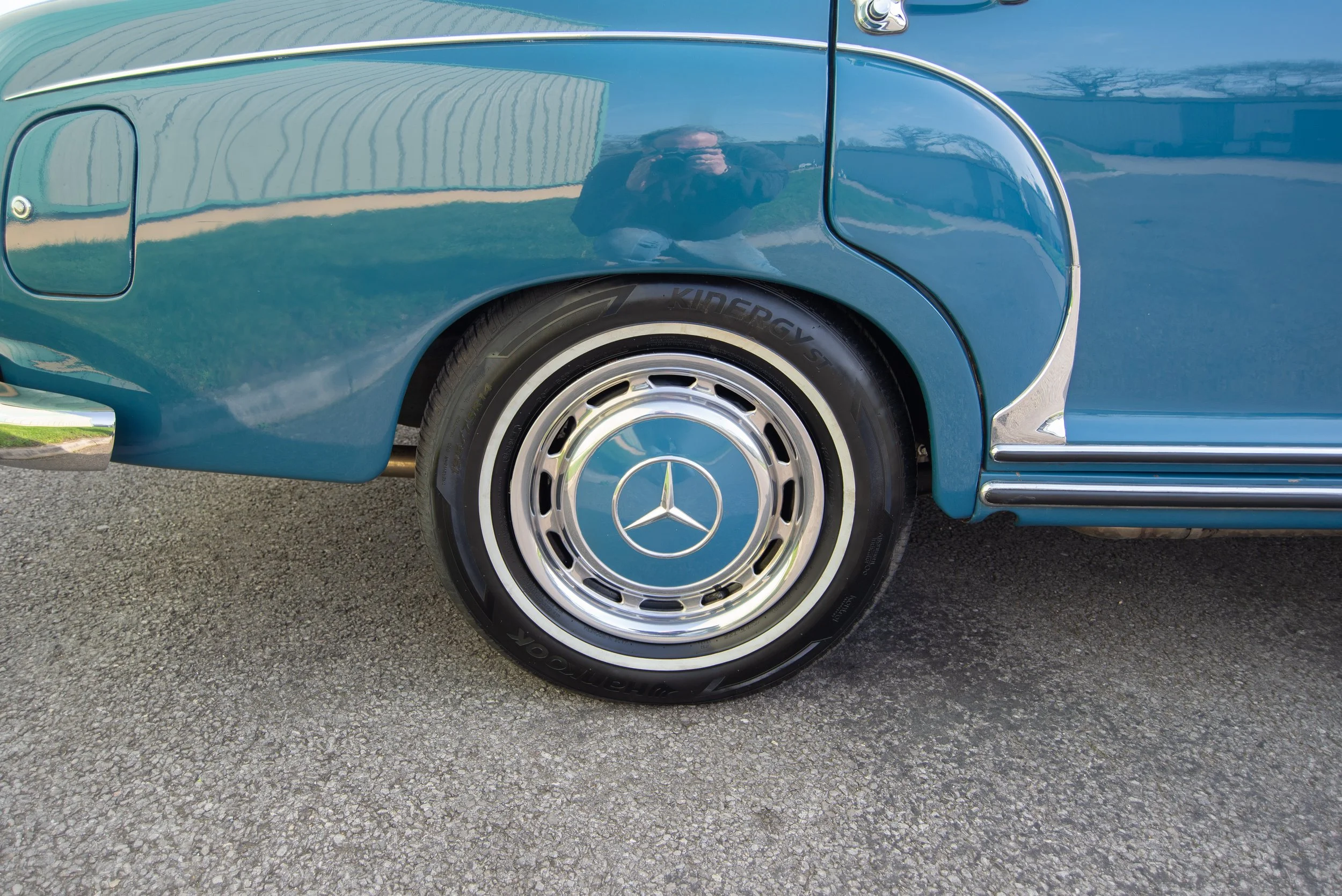 Mercedes 220-1-16.jpg