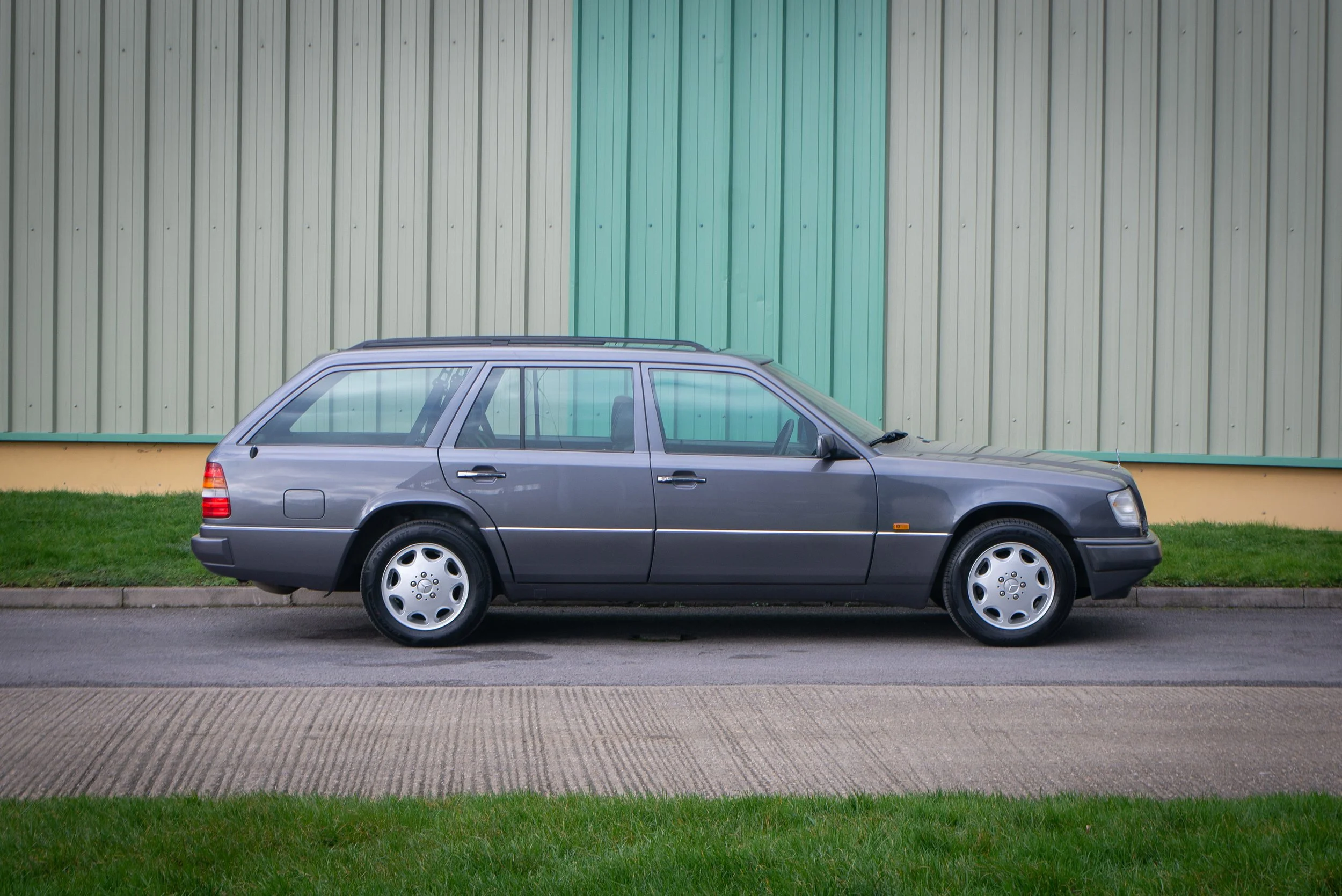 Mercedes E280-28.jpg