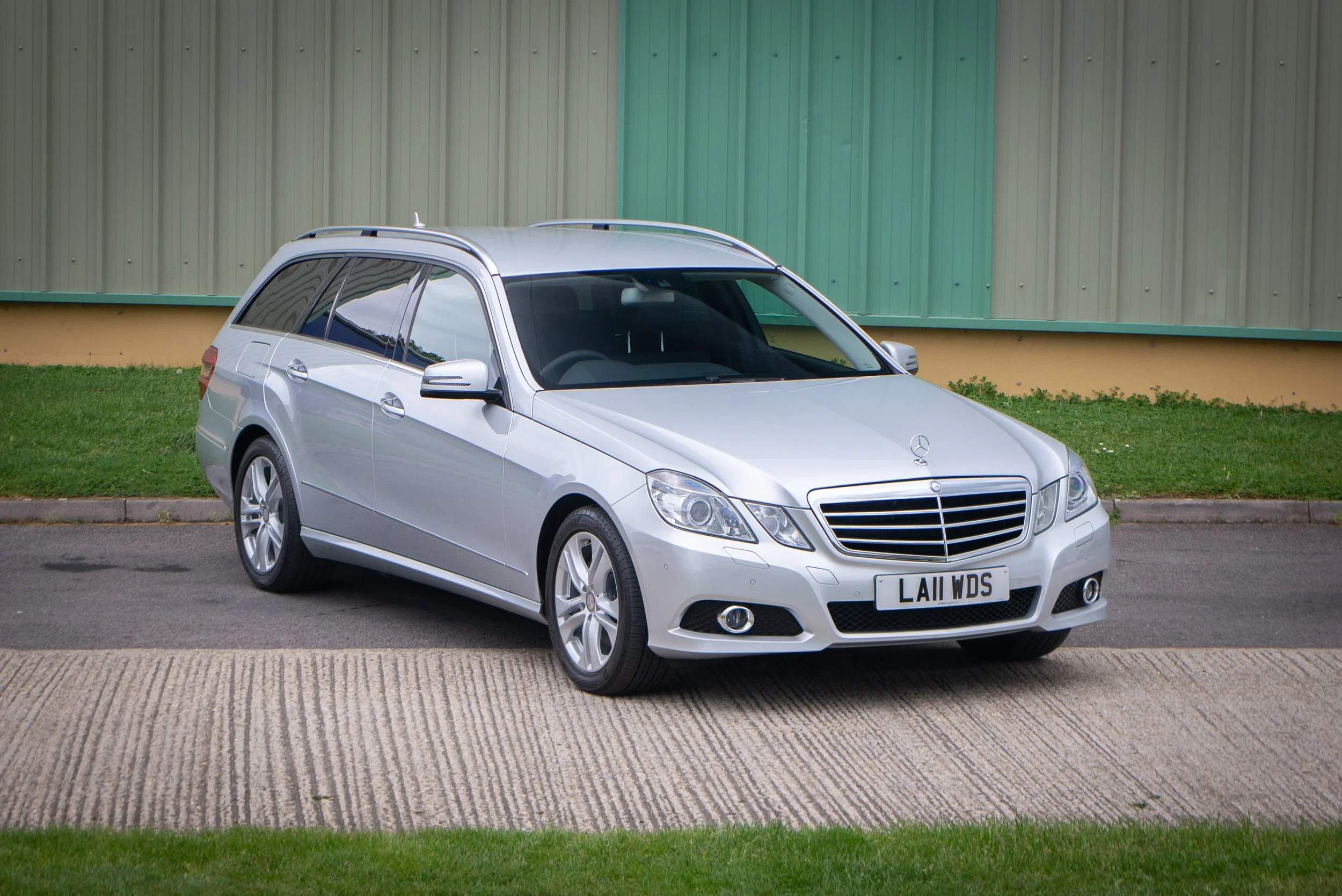 Mercedes E350 Estate 2-16.jpg