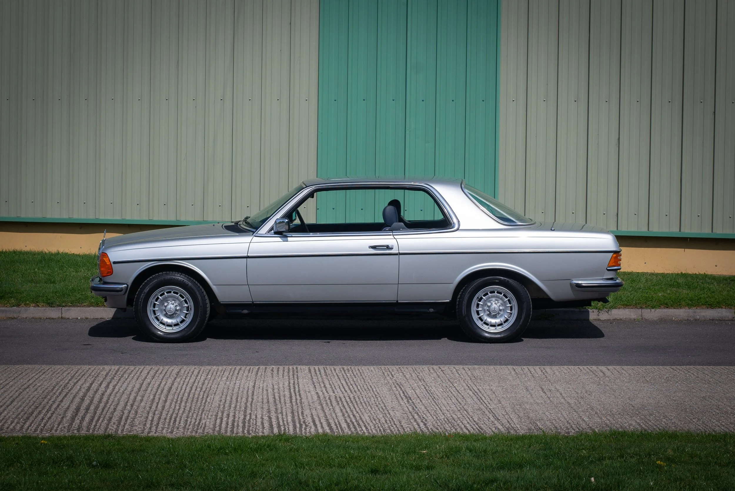 Mercedes 230CE-5.jpg