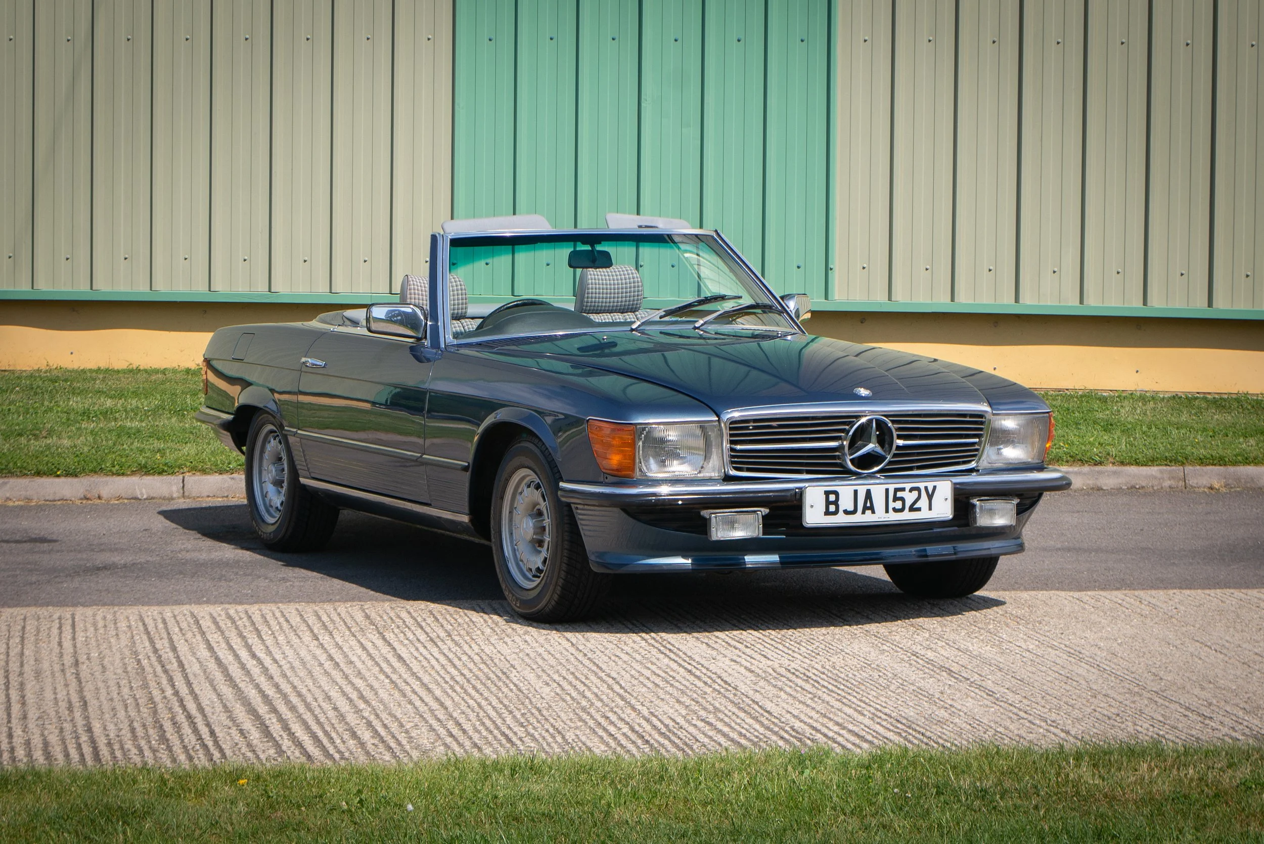 Mercedes 380SL-24.jpg