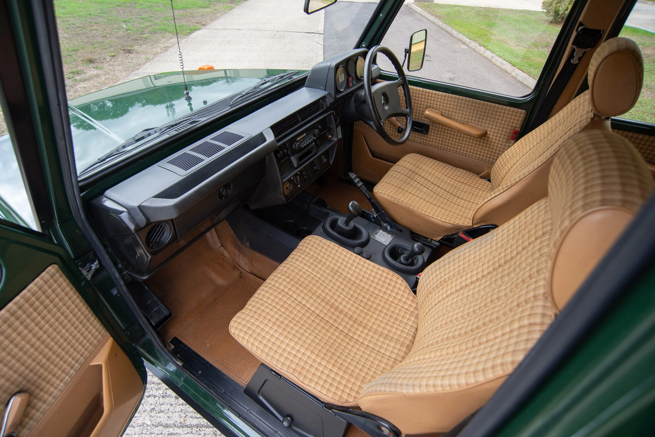 Mercedes 300GD-13.jpg