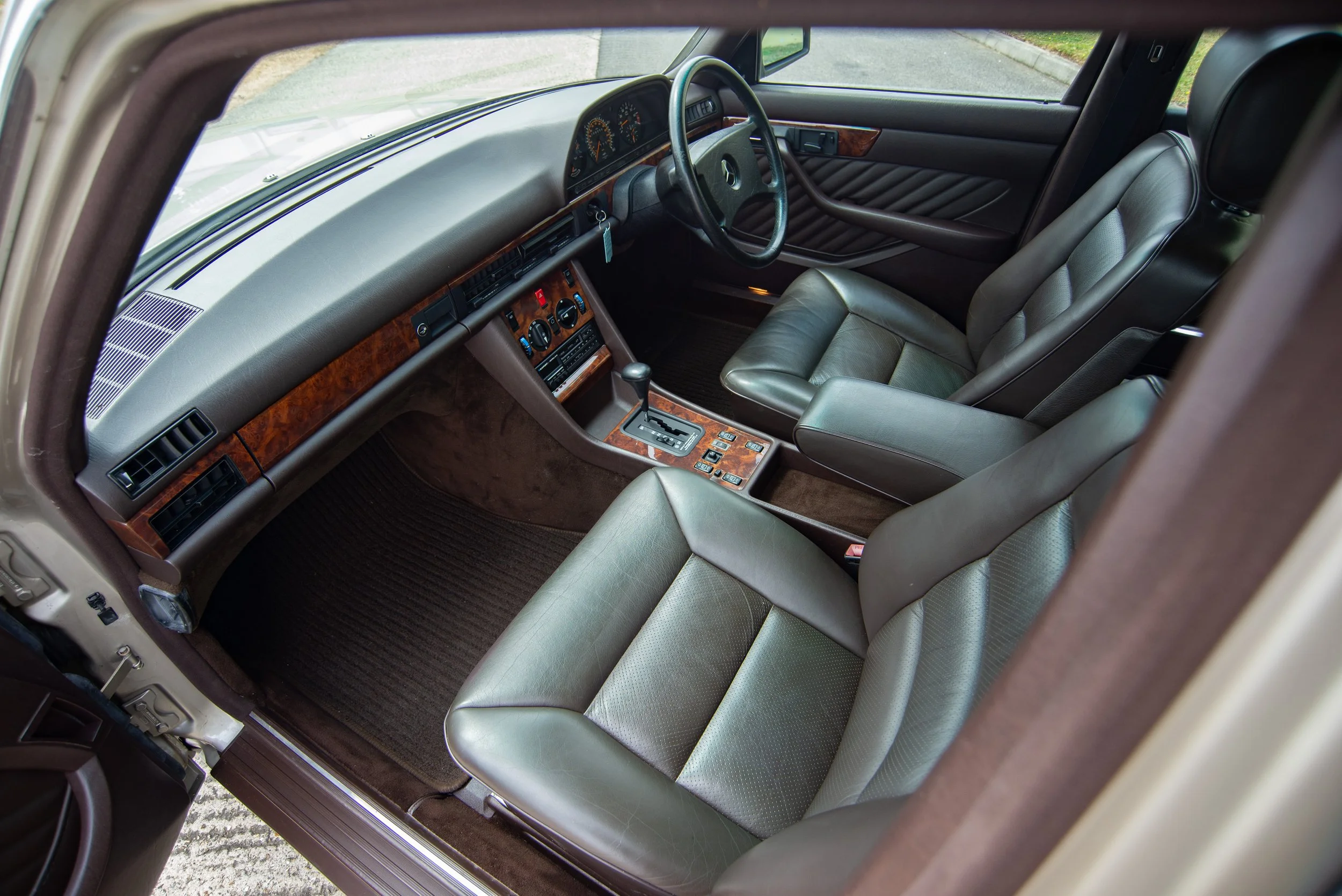 Mercedes 300SEL-9.jpg