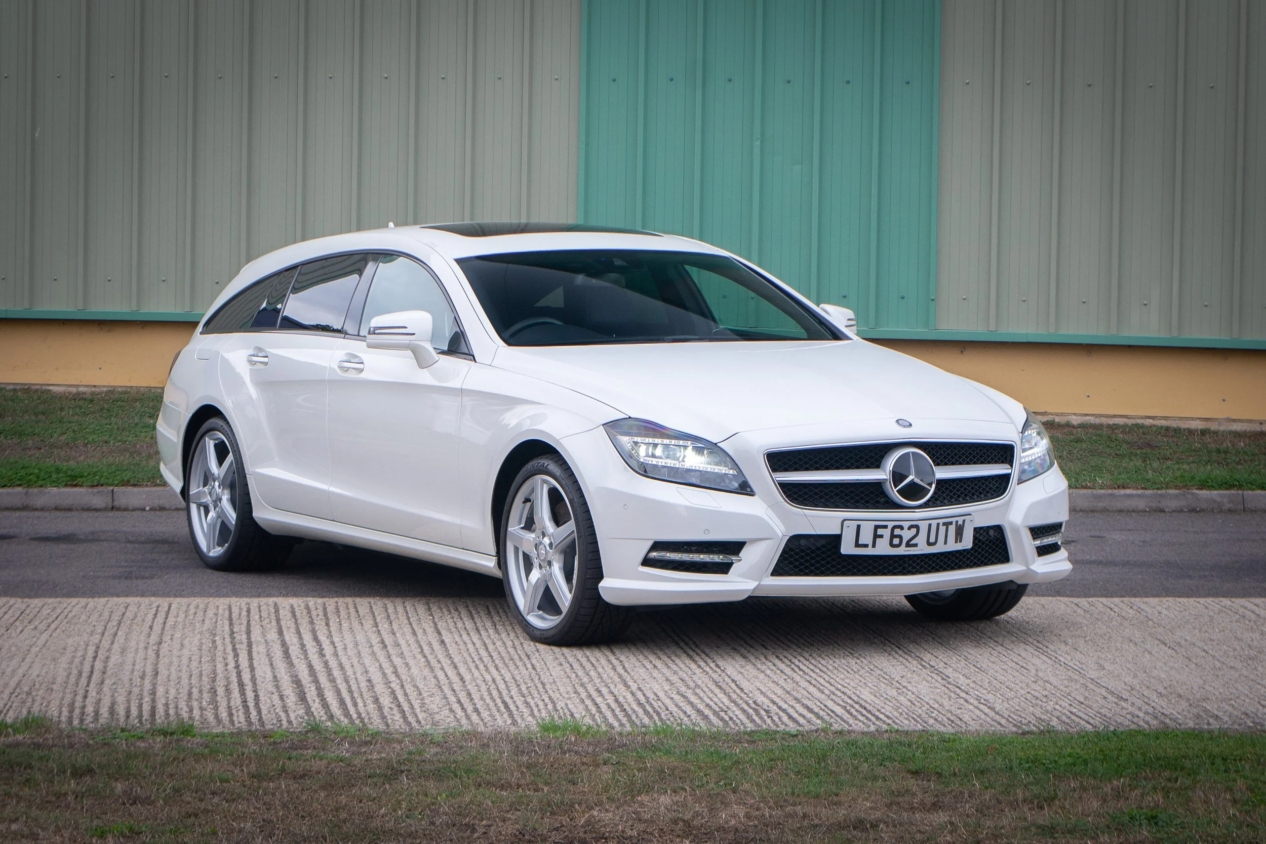 Mercedes CLS350 Shooting Brake 2-4.jpg