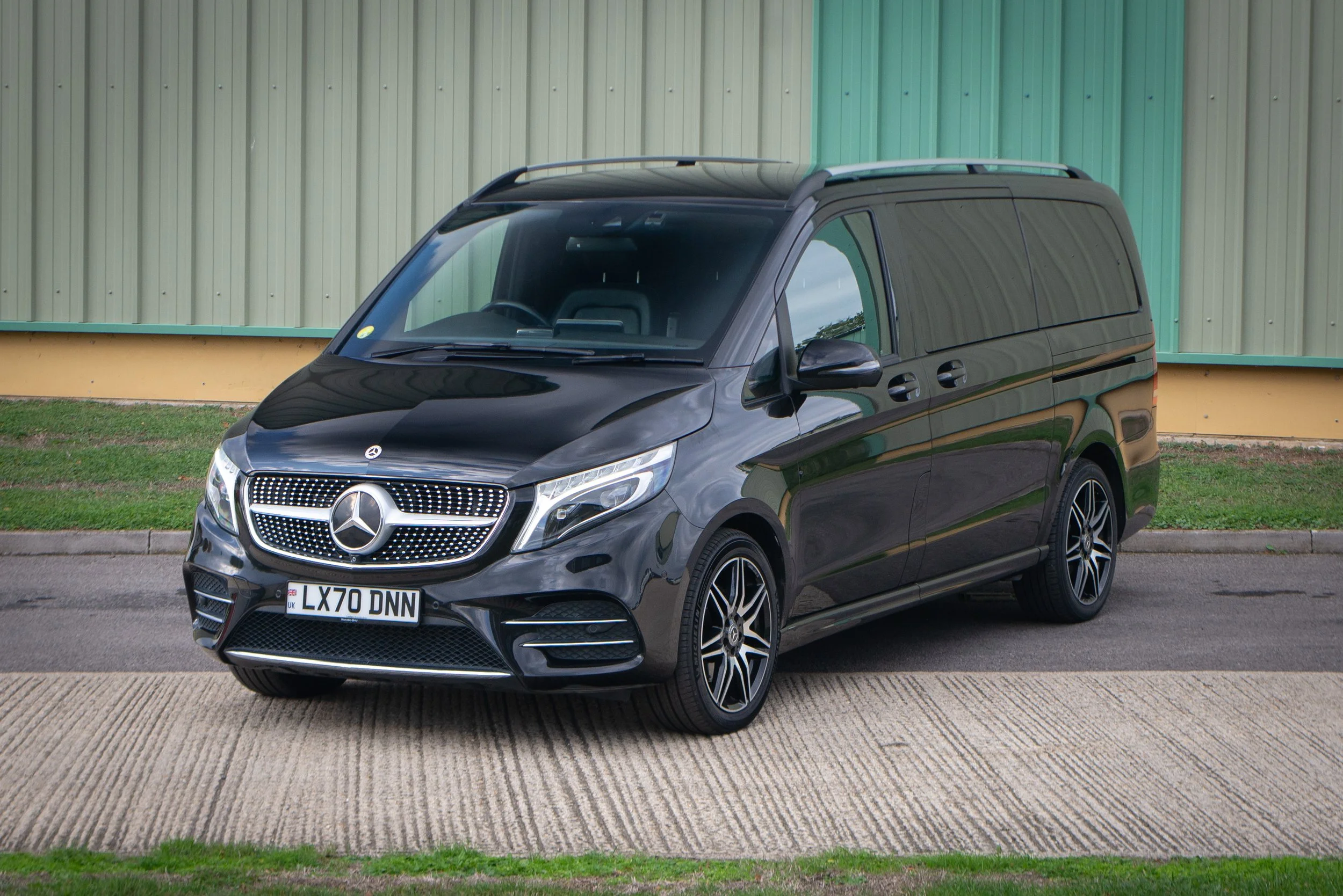 Mercedes V220D-19.jpg