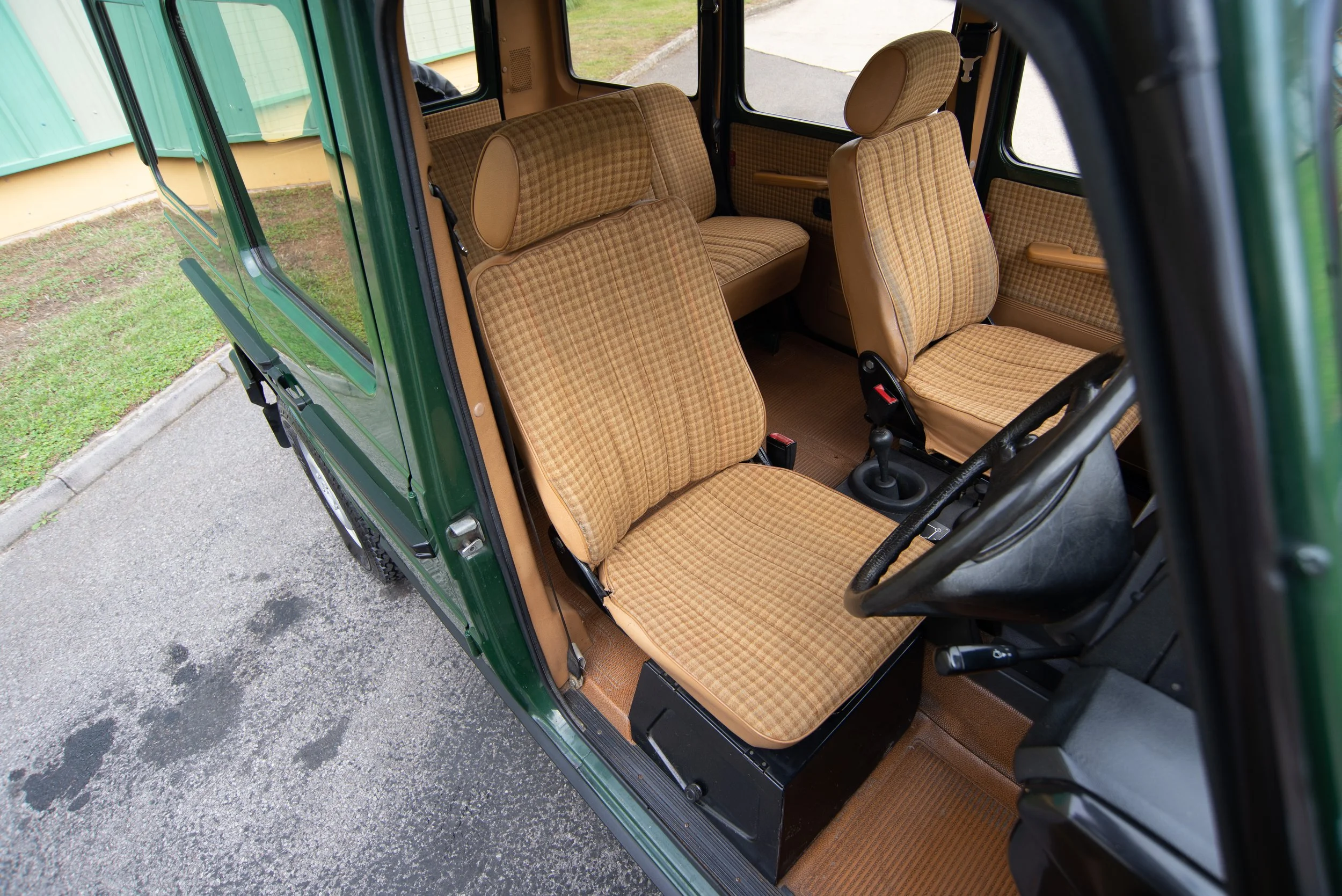 Mercedes 300GD-8.jpg