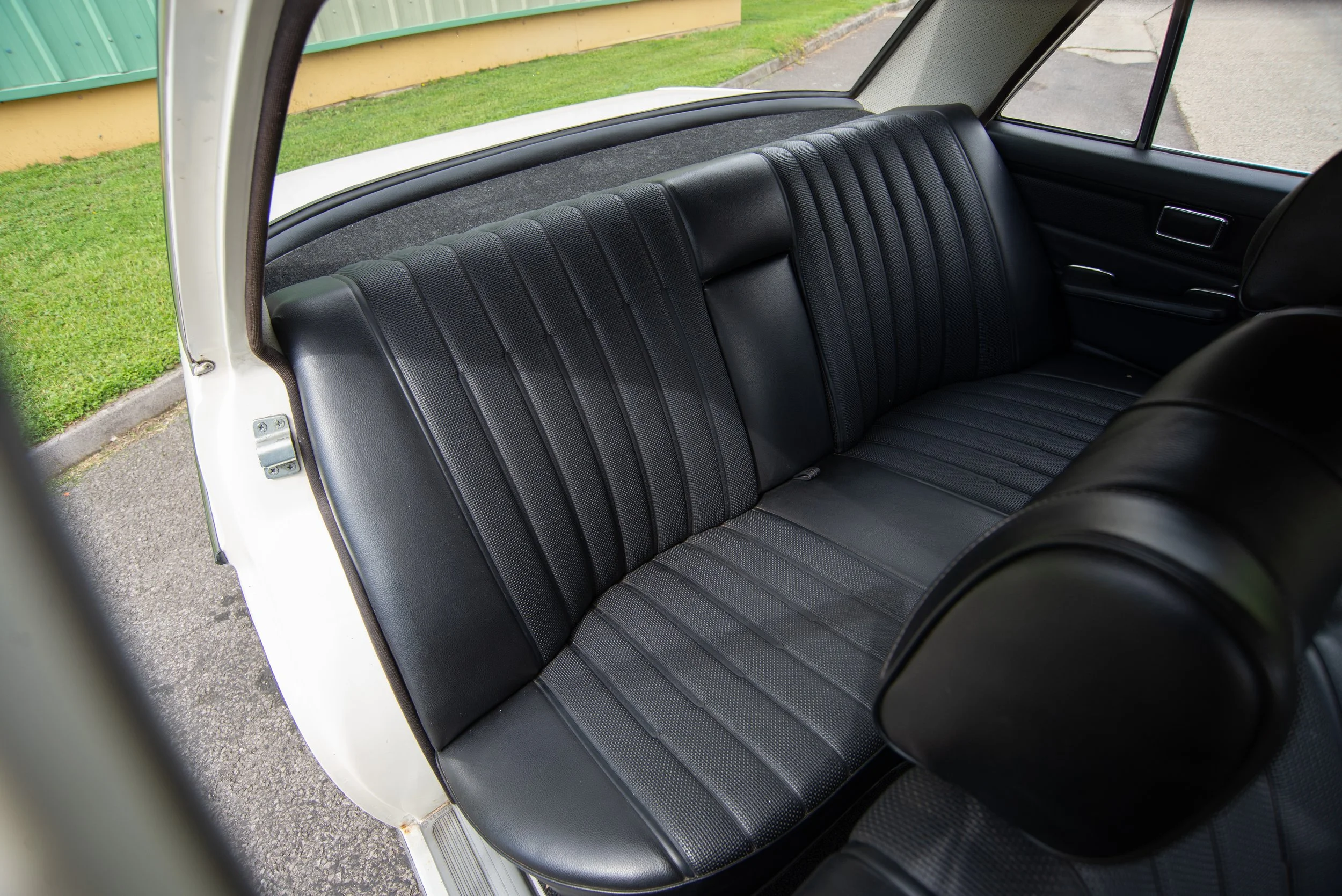 Mercedes 240D-6.jpg