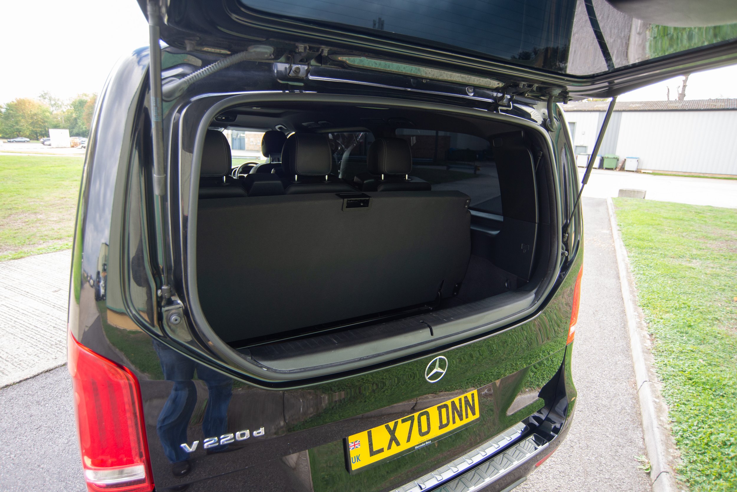 Mercedes V220D-11.jpg