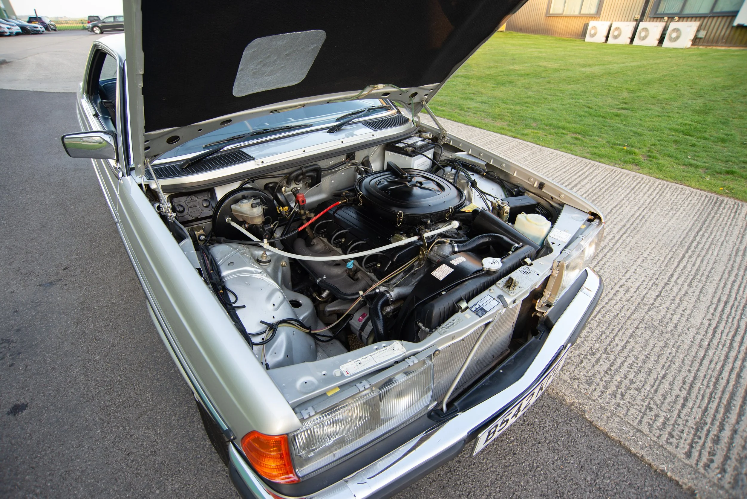Mercedes 230CE 2-15.jpg