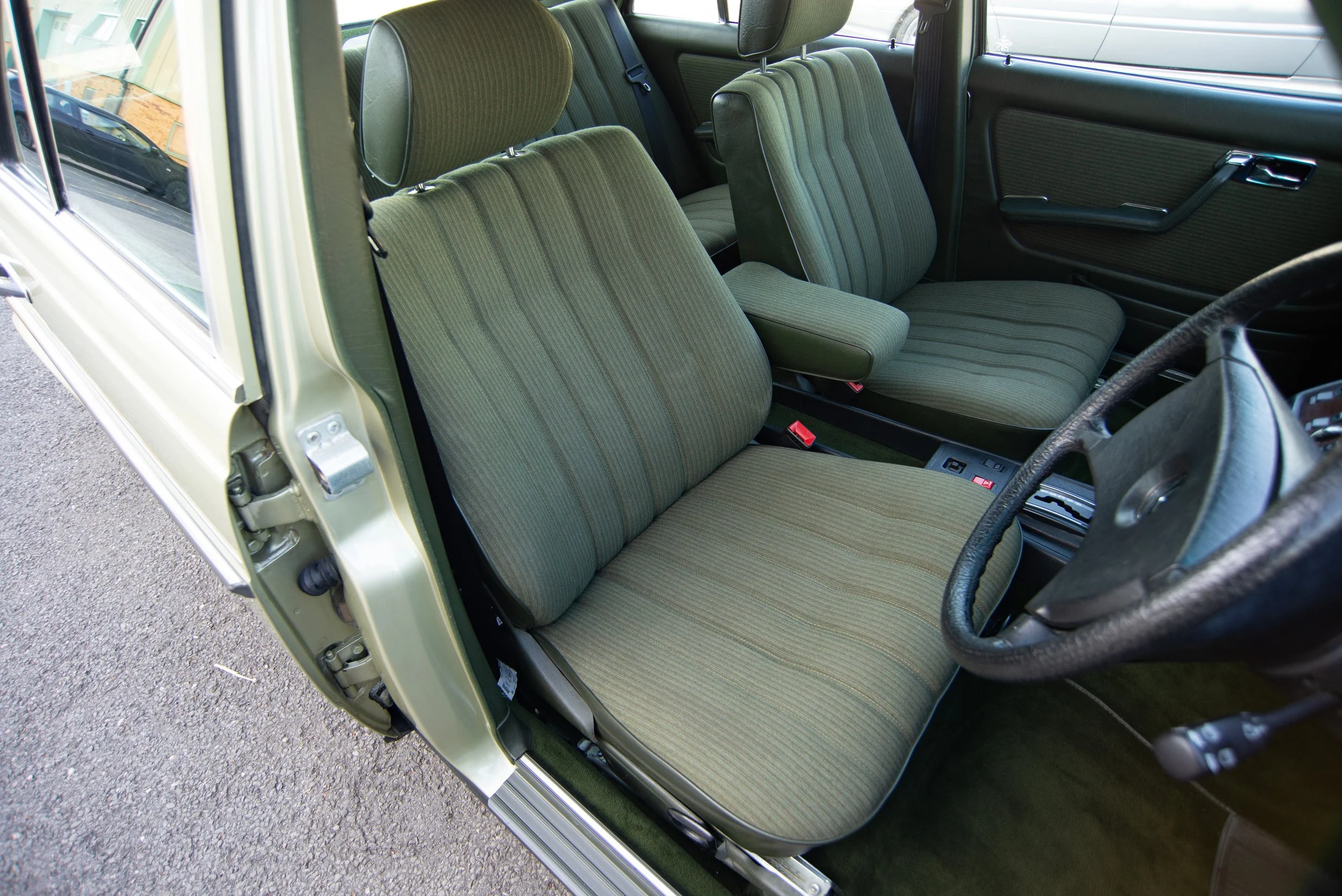 Mercedes 280E-3.jpg