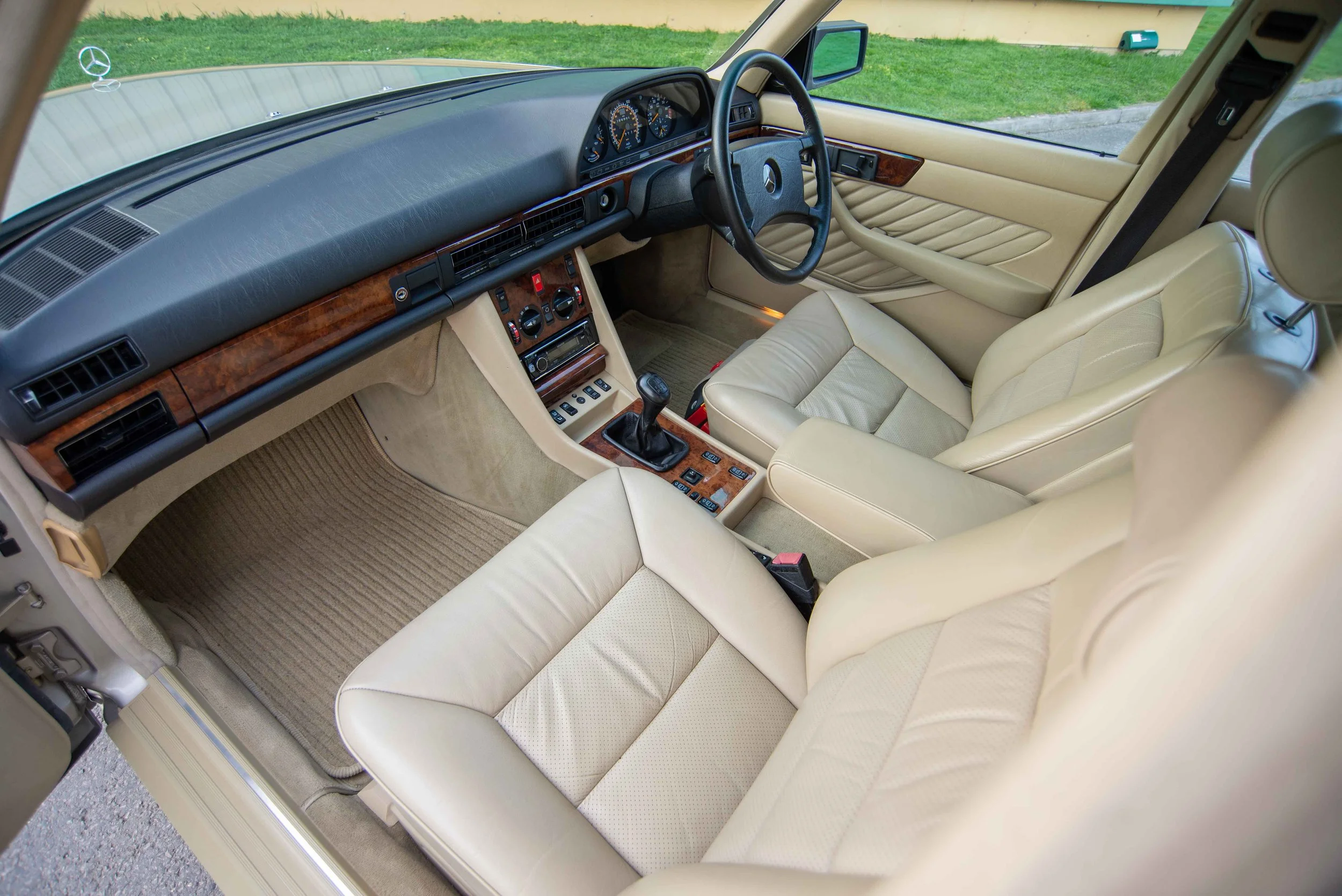 Mercedes 300SE-24.jpg