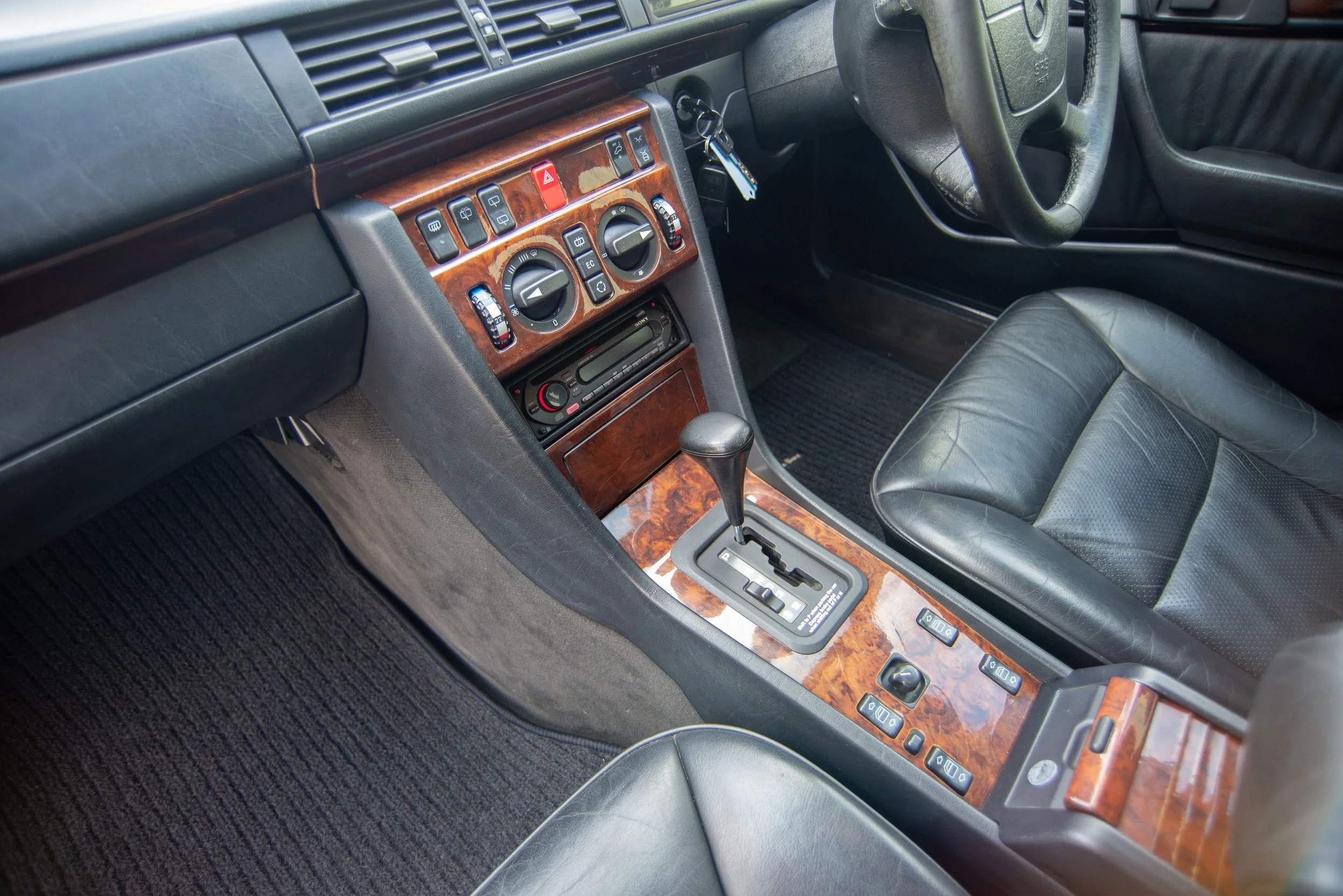 Mercedes E280-11.jpg