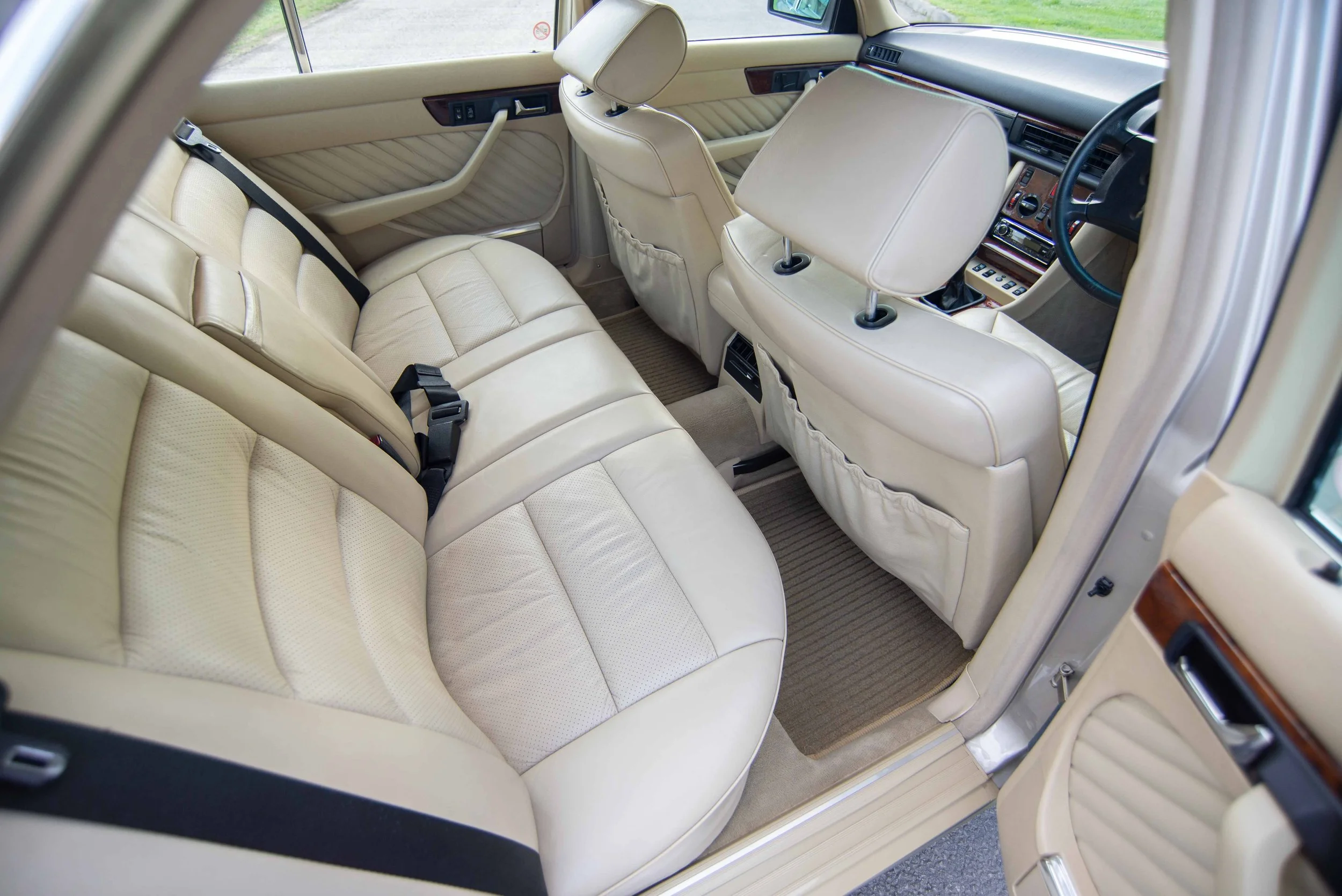 Mercedes 300SE-22.jpg